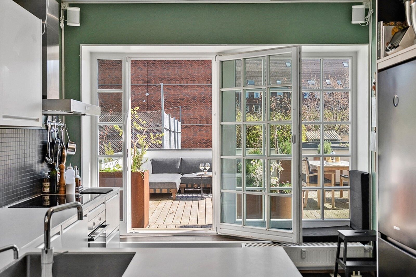 Unik bolig i to plan med fantastisk masser af narturligt lys og privat terrasse