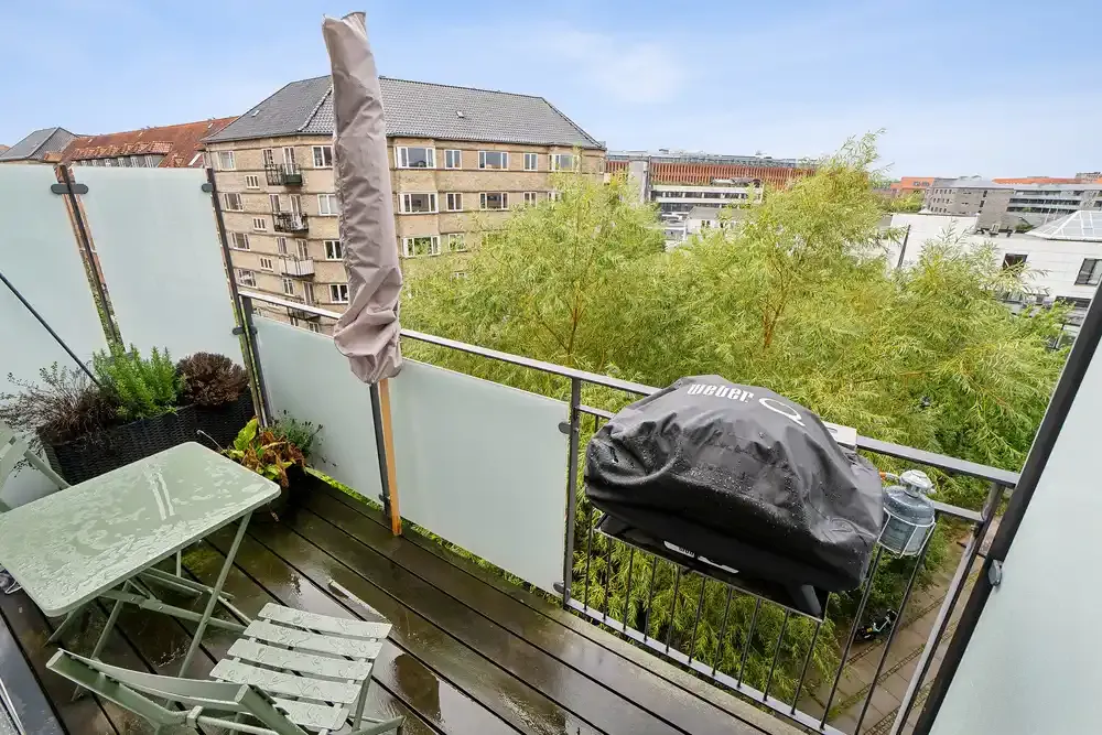 Lys 3-værelses lejlighed med vestvendt altan på Østerbro