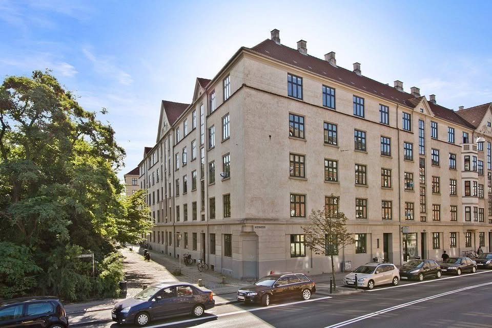 Frederiksberg - Fully furnished, very spacious and bright room 