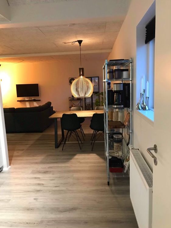 FLOT NYRENOVERET HUS TIL LEJE MIDT CENTRUM