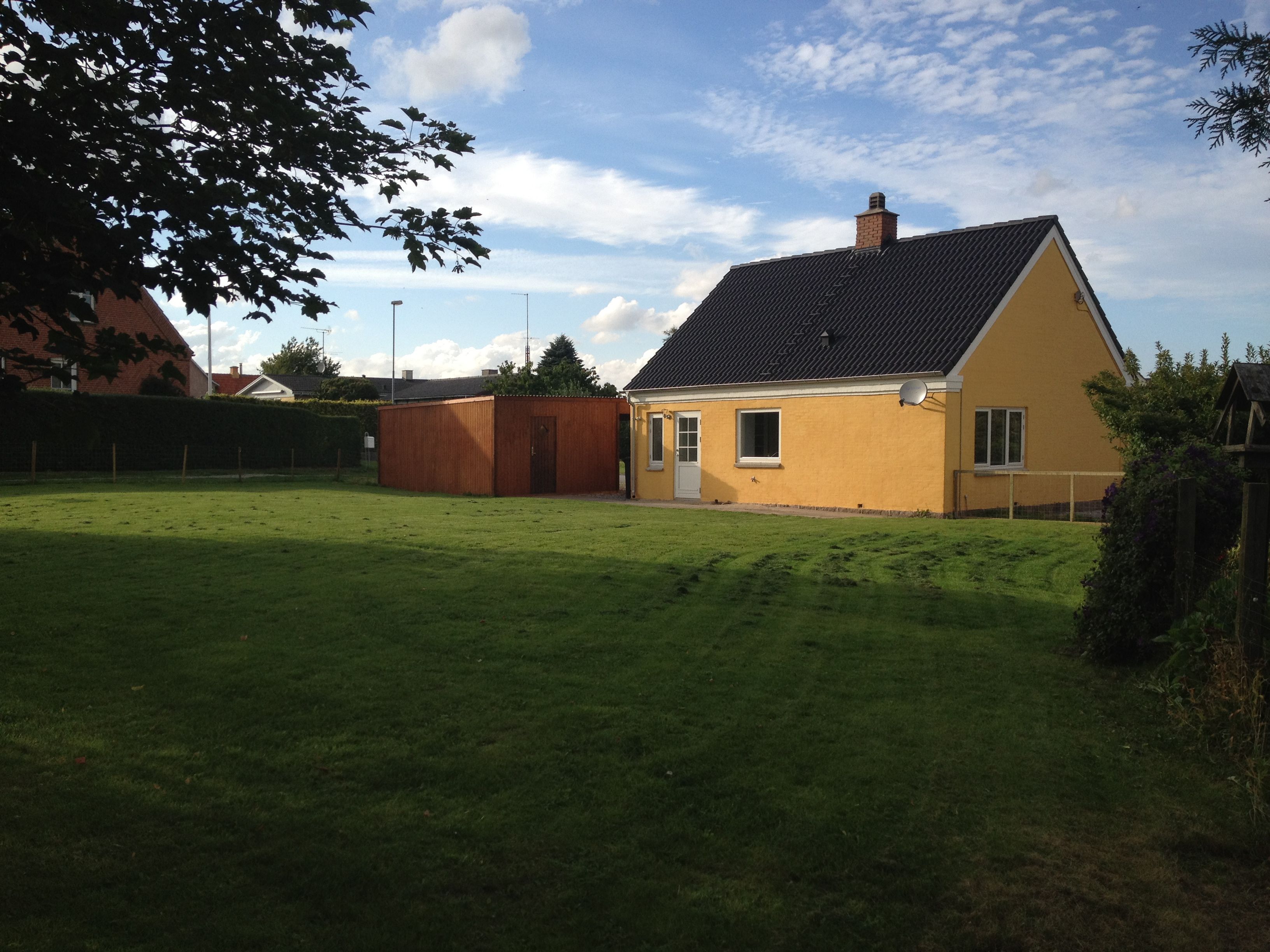 Hyggeligt hus med stor have