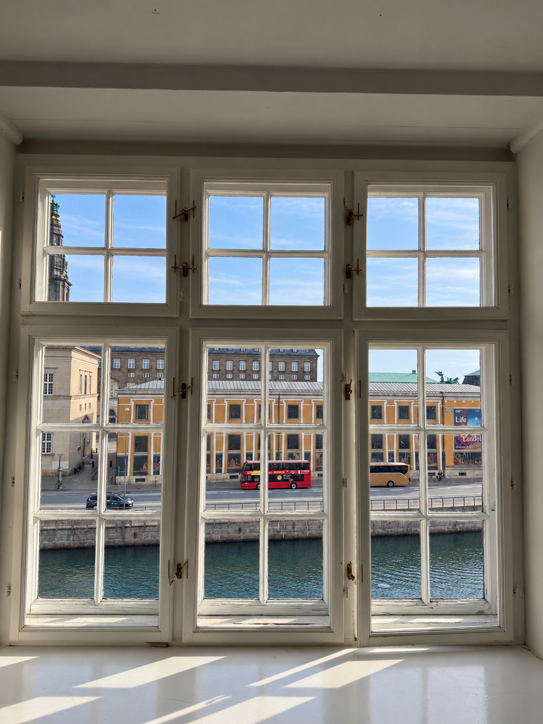 Taglejlighed i første række til kanalen - direkte udsigt til Christiansborg