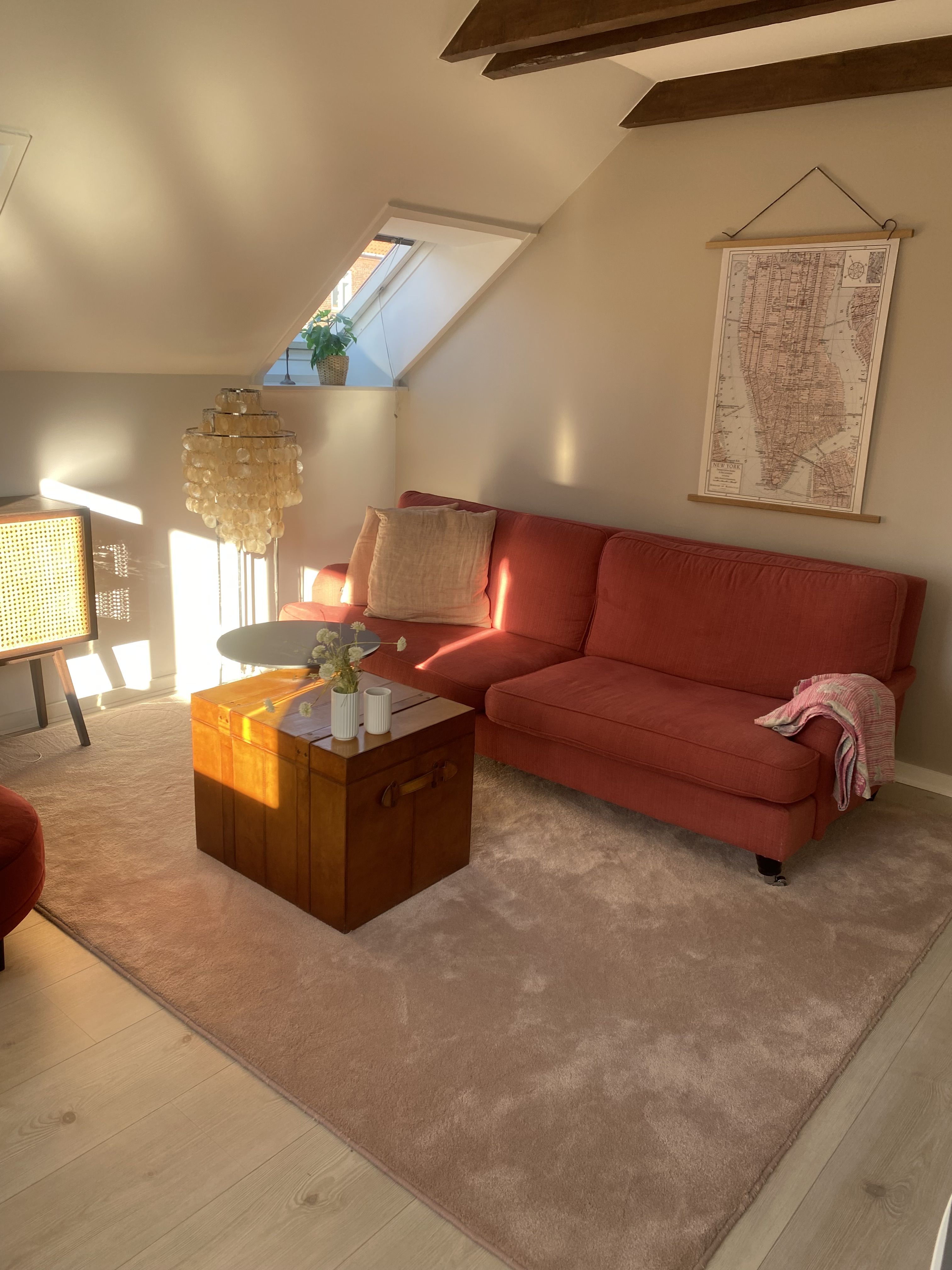 Amazing fully furnished 2 bedroom, parking 