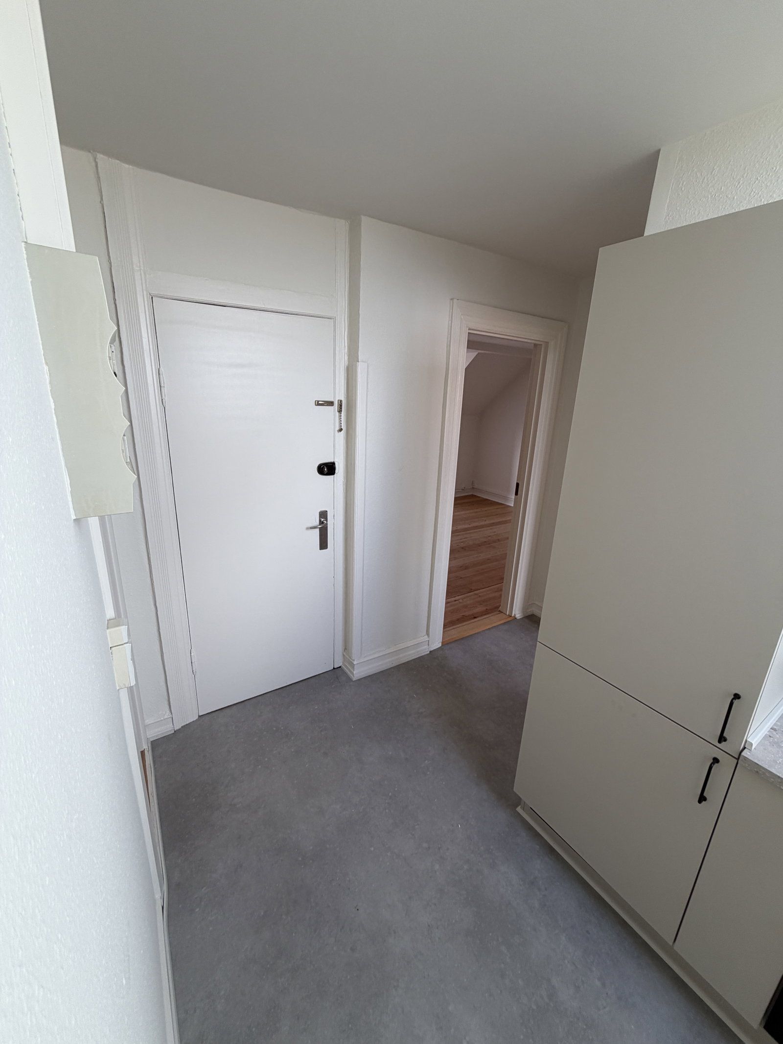 Lys og indbydende 2-værelses på 61 m2 med udsigt og helt nyt køkken.