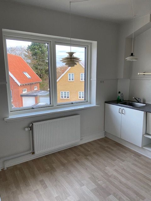 Lyst sammenhængende værelse i Odense Centrum.