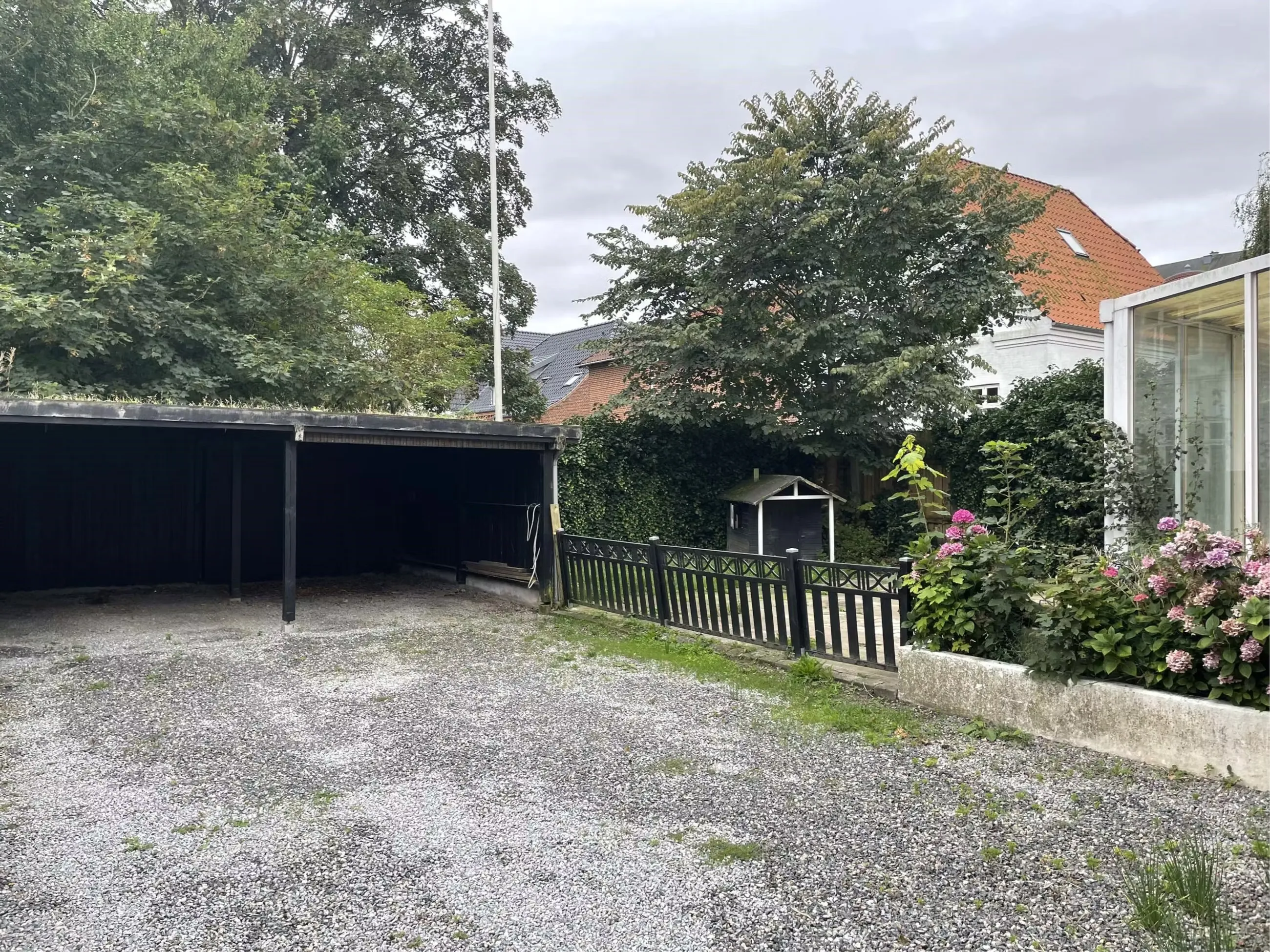 Lys, total istandsat stor 2 vær. Hjørring Centrum!