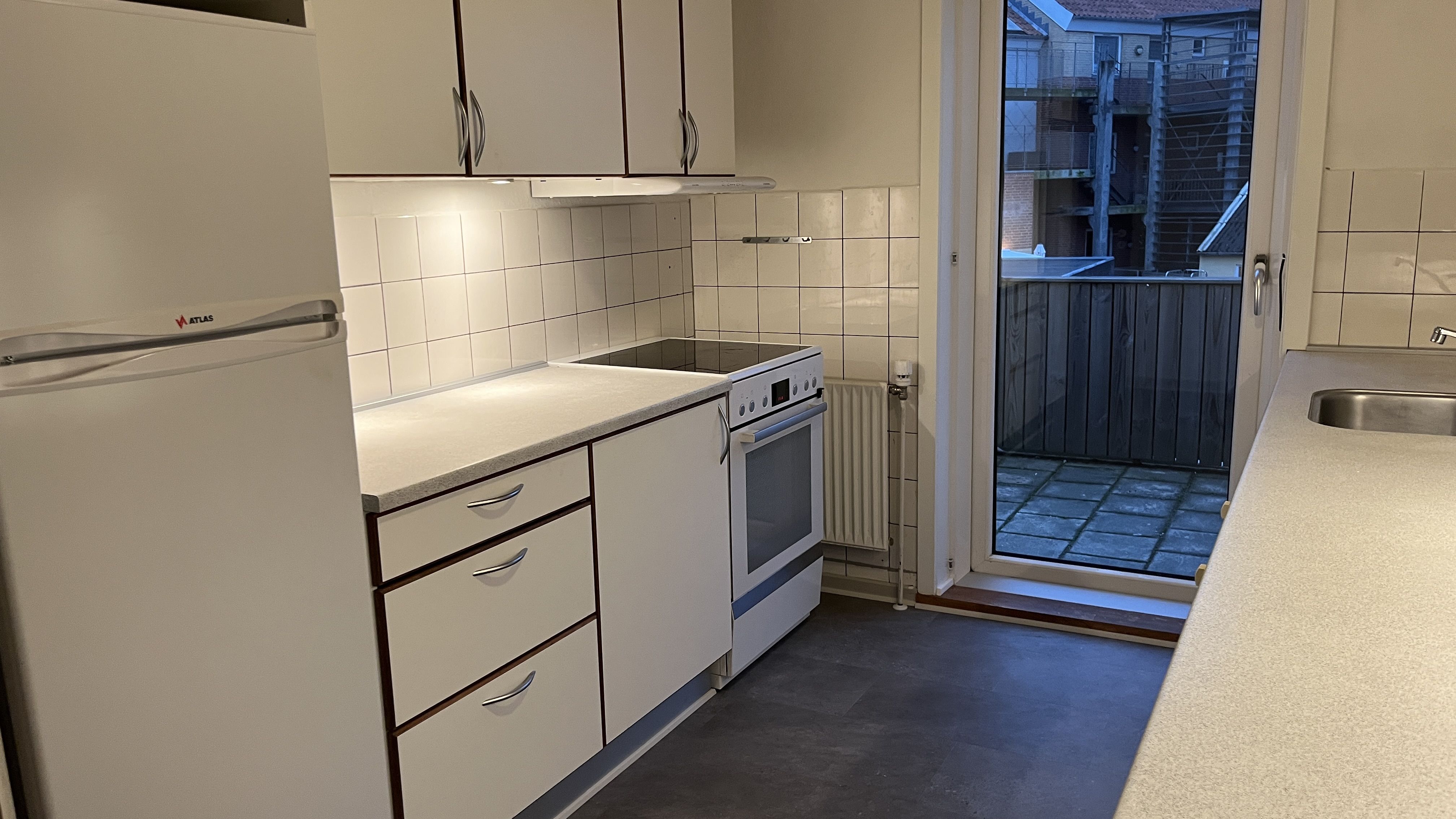 Stor lys lejlighed på 