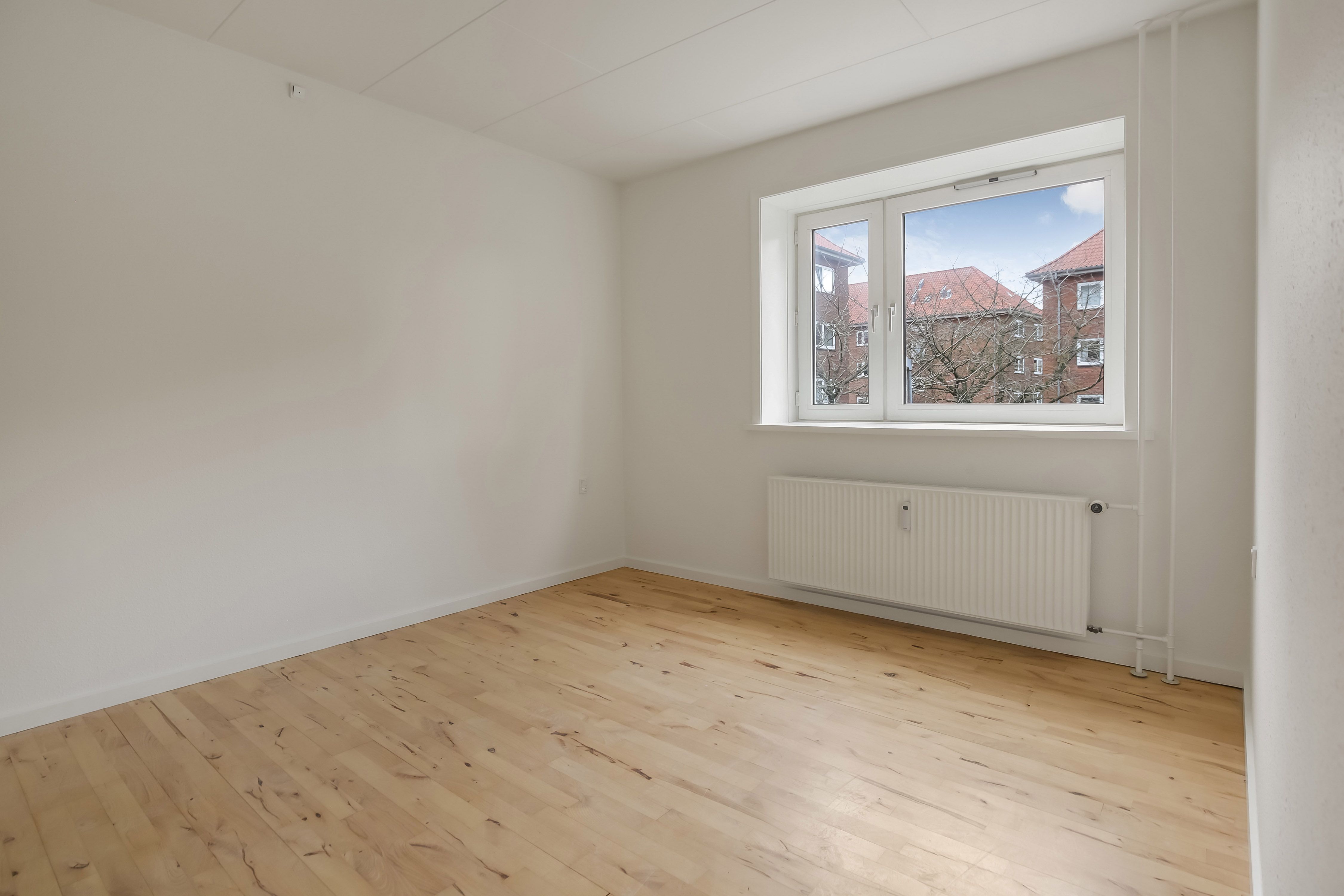 Nyrenoveret lejemål med stor altan 