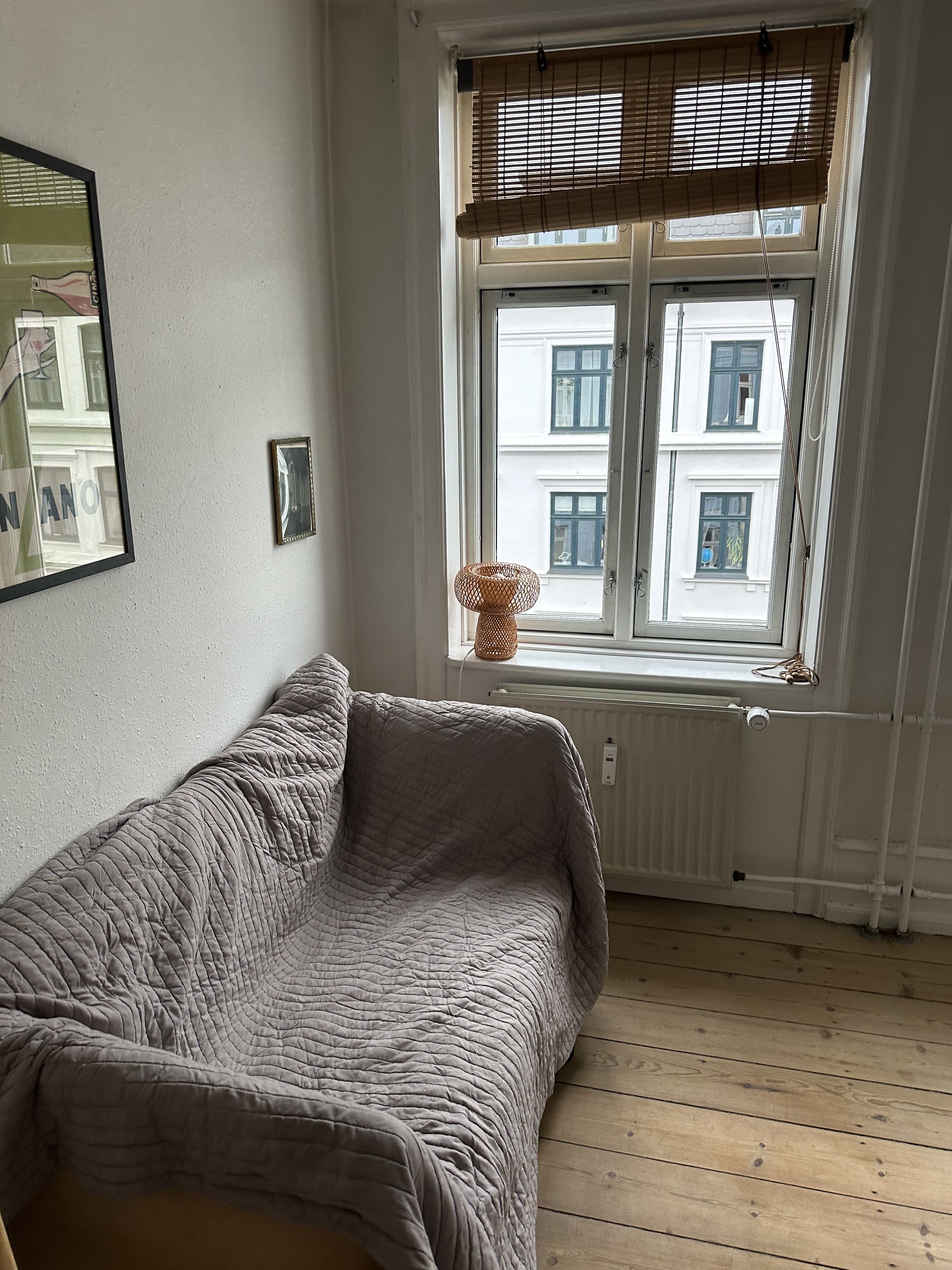 Cosy Fully Furnished Studio Apartment with South-Facing Balcony, photo 2