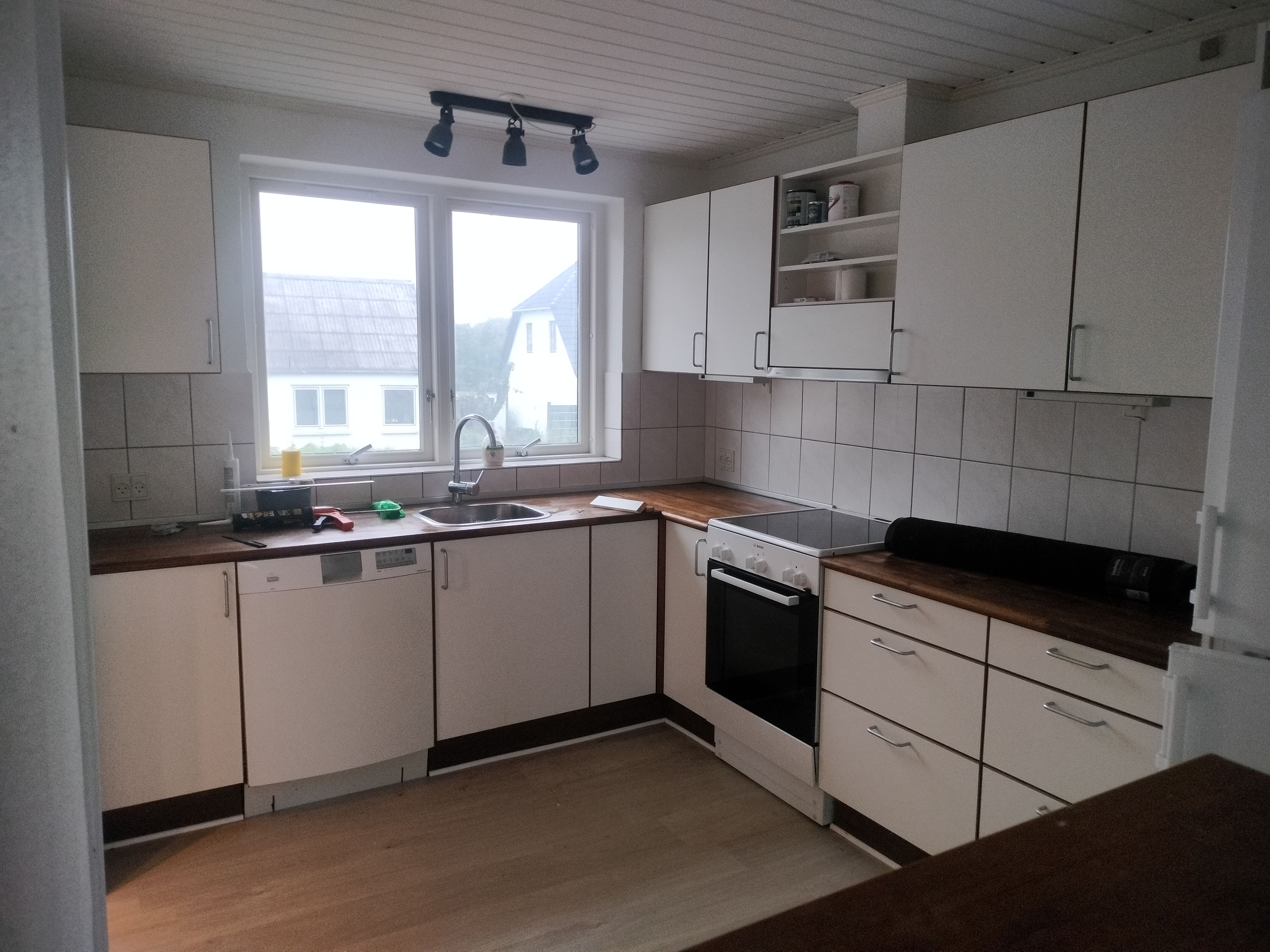 Nyistandsat lækkert hus med stor lukket garage. 