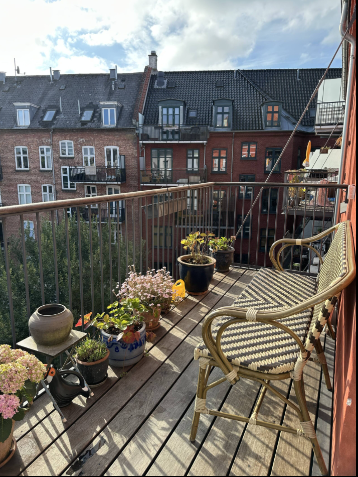 Bright Furnished Apartment in Vesterbro – Available December to March