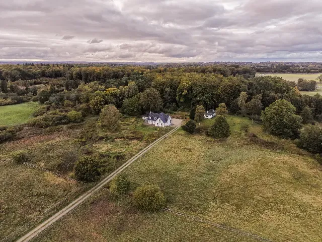 Villa omgivet af natur ved Fredensborg