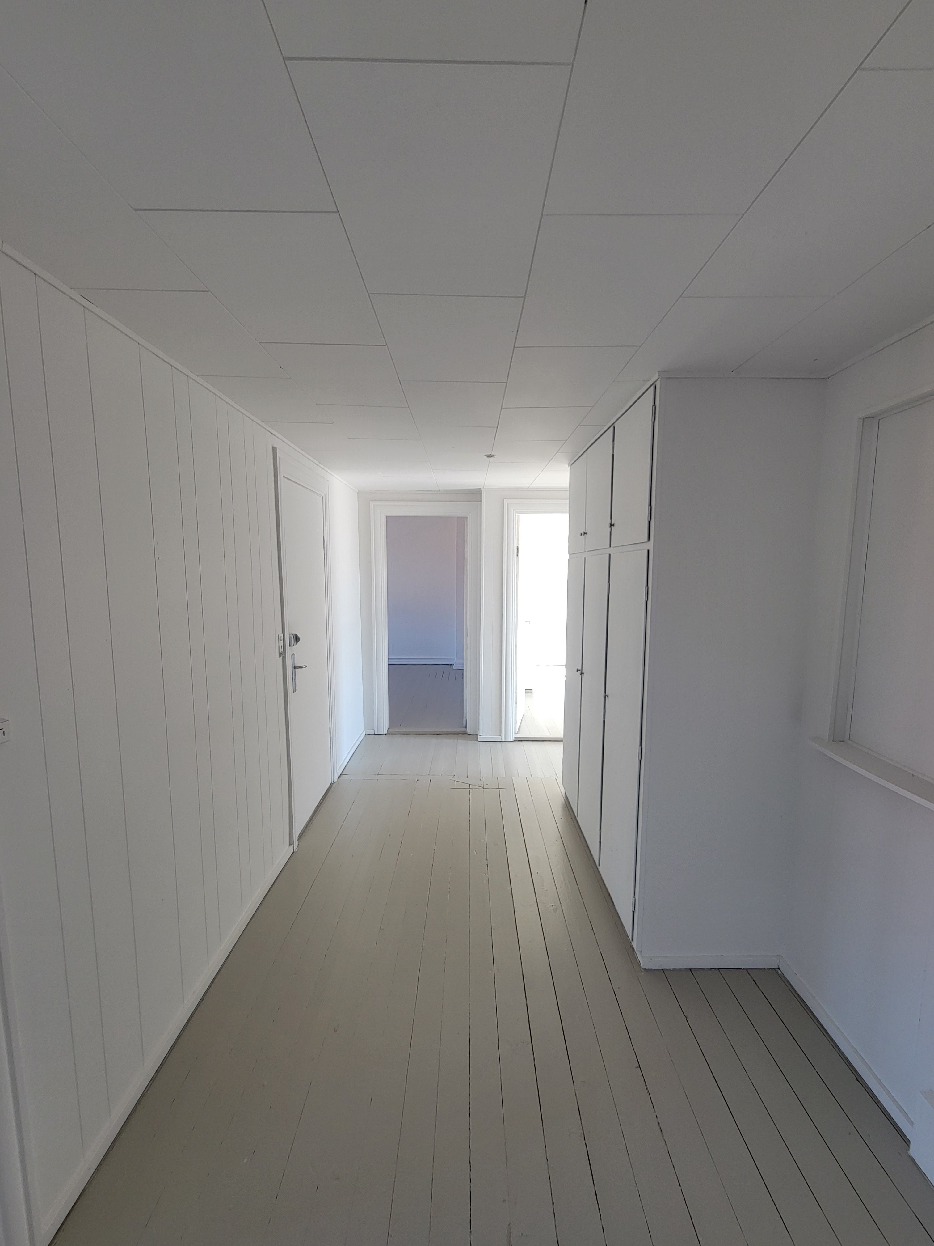 4-VÆRELSES LEJLIGHED PÅ 130 M² MED TERRASSE – MIDT I FREDERIKSHAVN