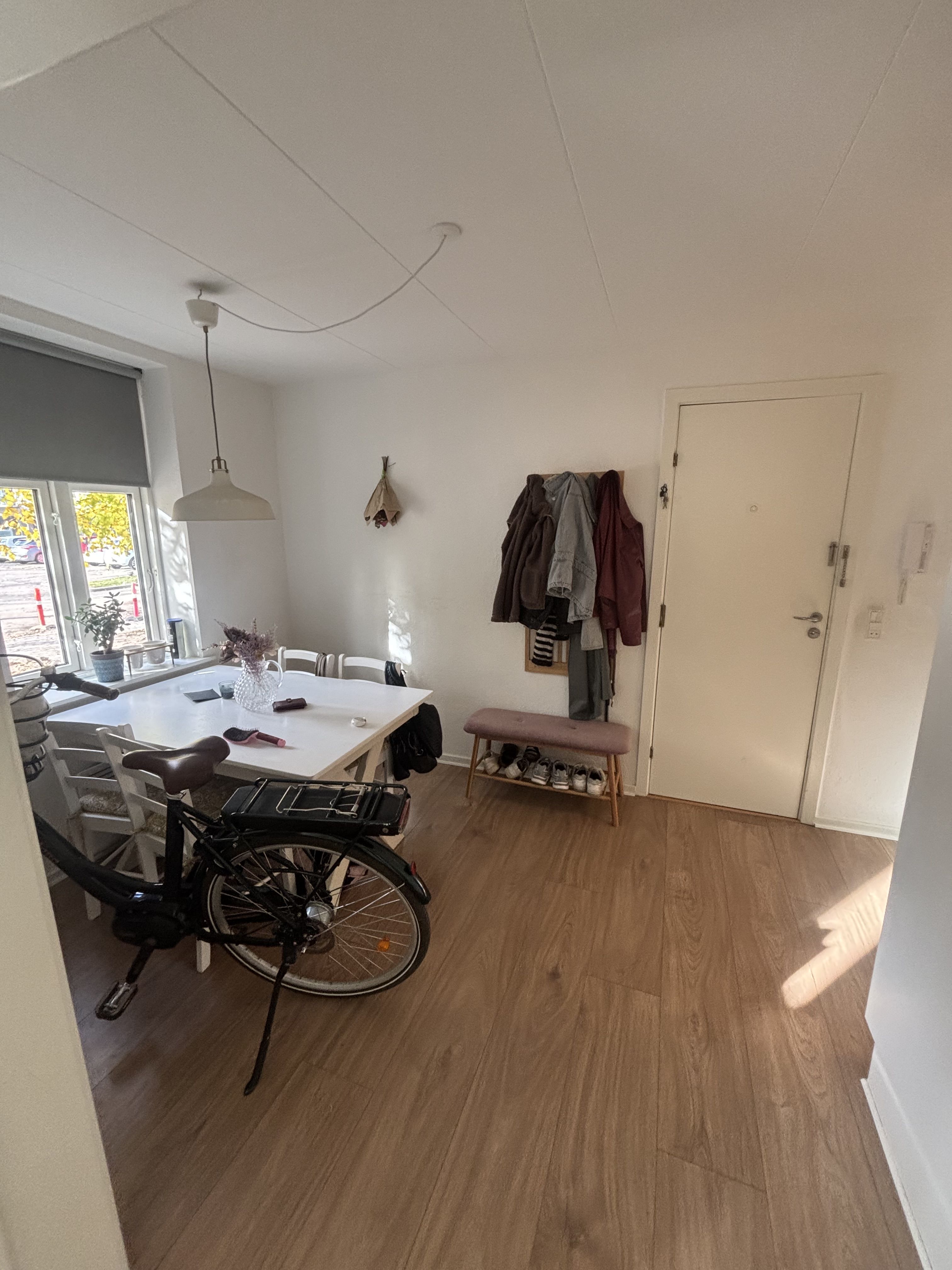 2 vær. lejlighed i god stand.