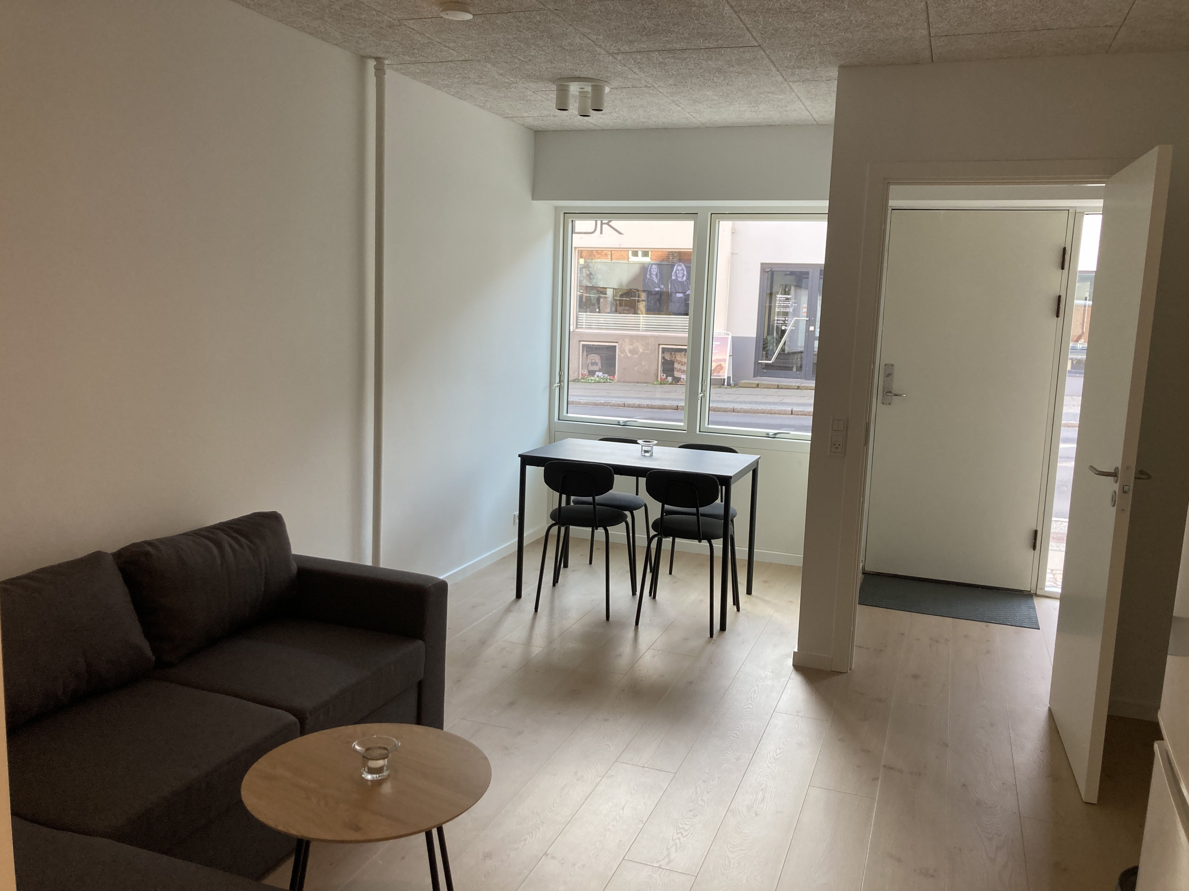 Lys funktionel lejlighed i centrum