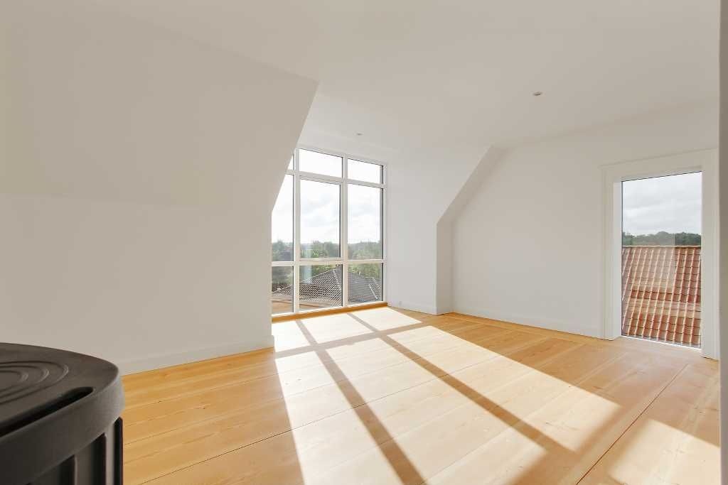 137 kvm skøn penthouse lejlighed 