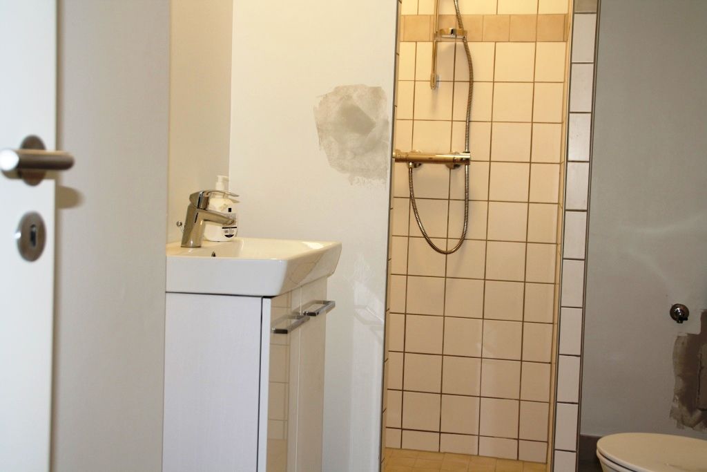 ½ dobbelt hus i Hårby....