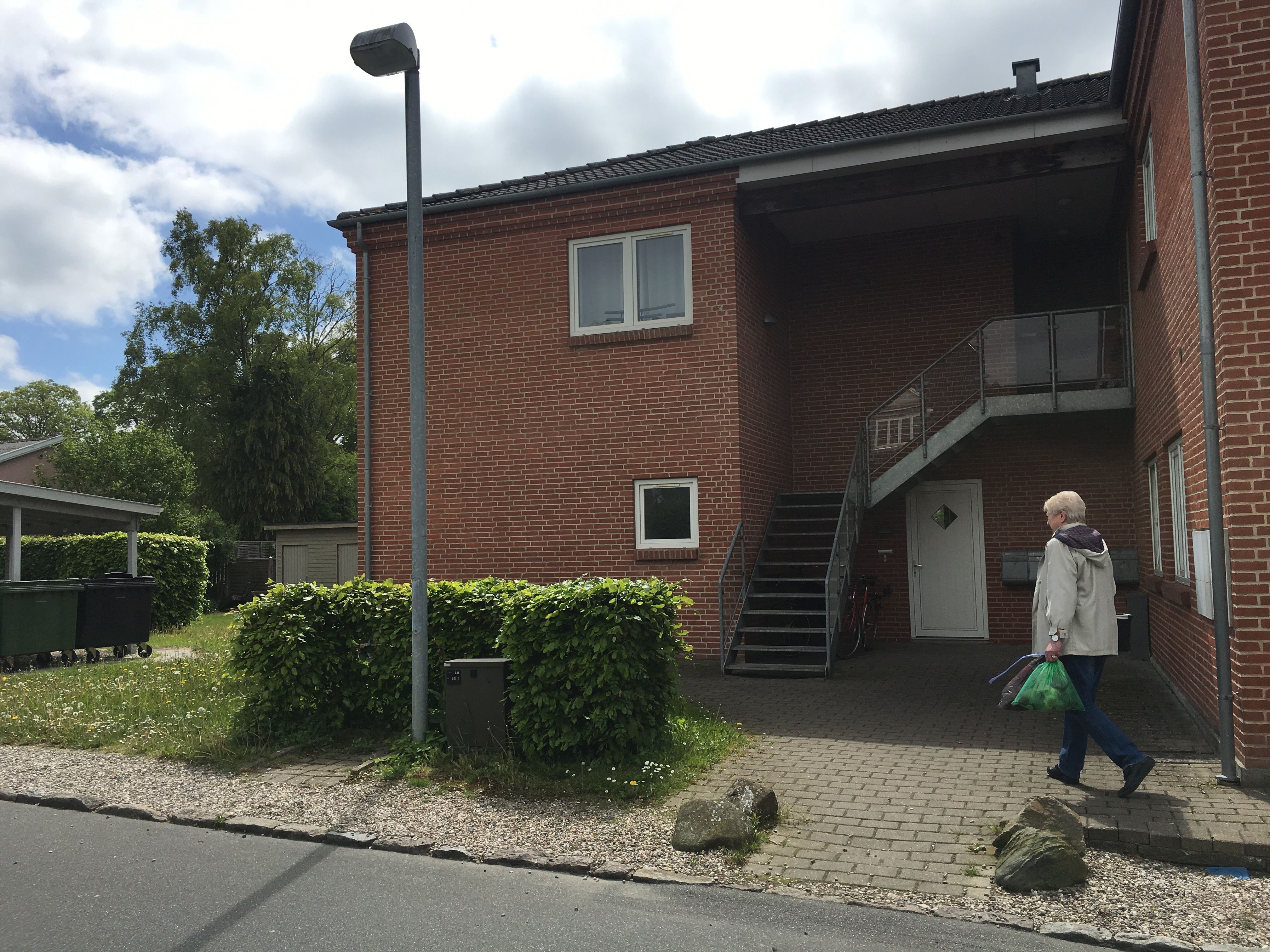 Sydvendt bolig m/ altan nær st