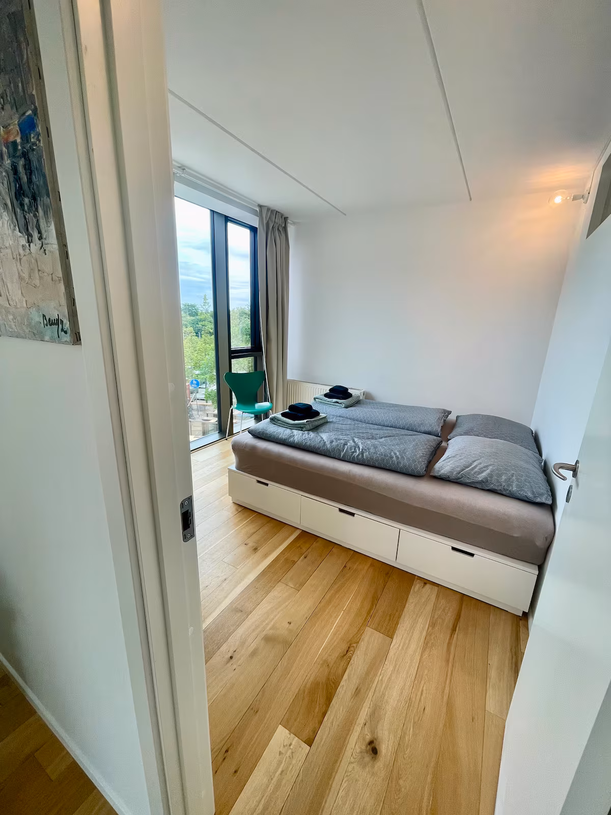 Fully Furnished 93m2, Bright New York-Style Apartment in Central Copenhagen – 5 Min. to Metro, Accomodating up to 8 residents – CPR registration available