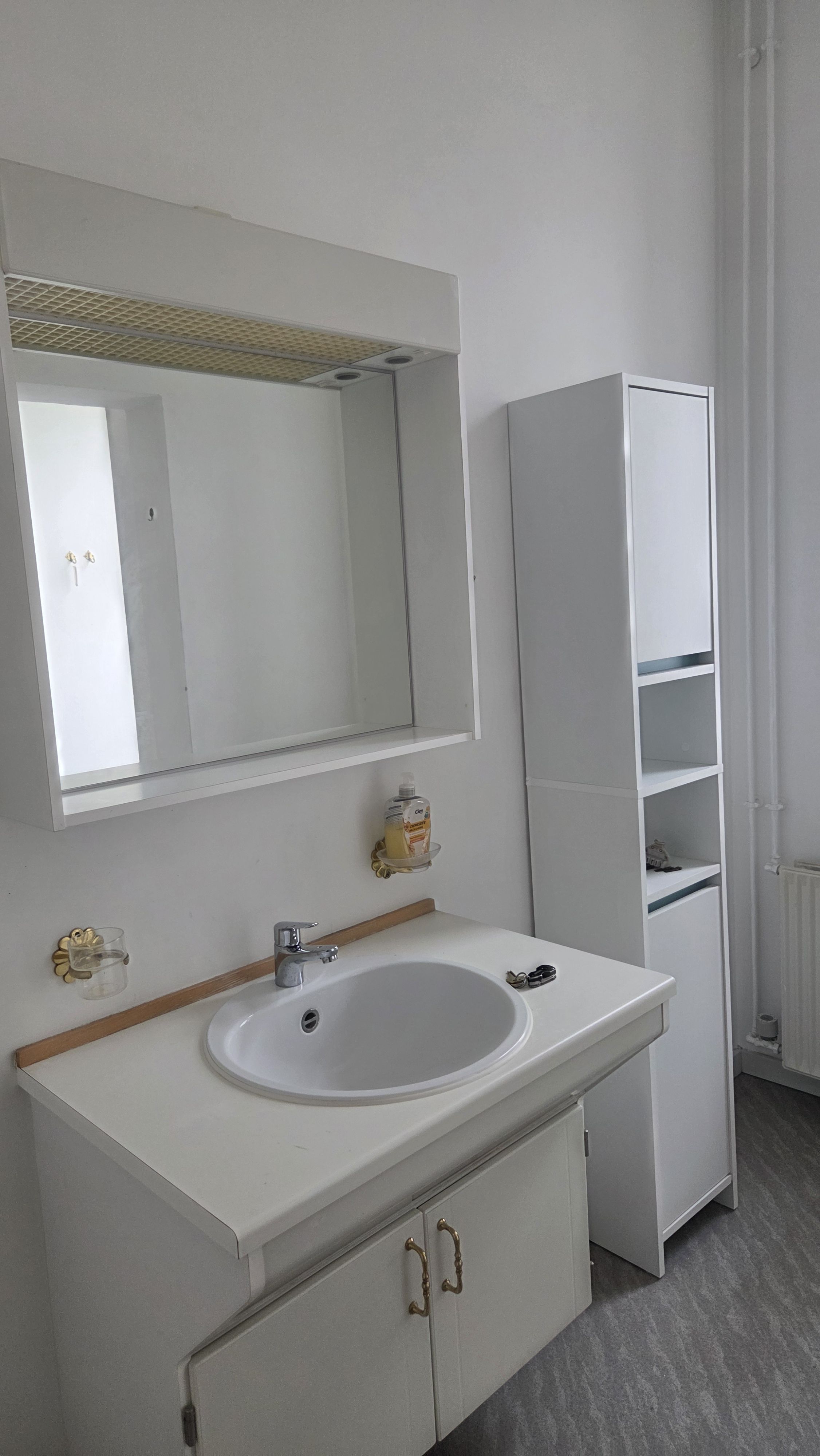 Indflytningsklar og renoveret 3-værelses lejlighed på 80 m² – midt på gågaden i Gråsten