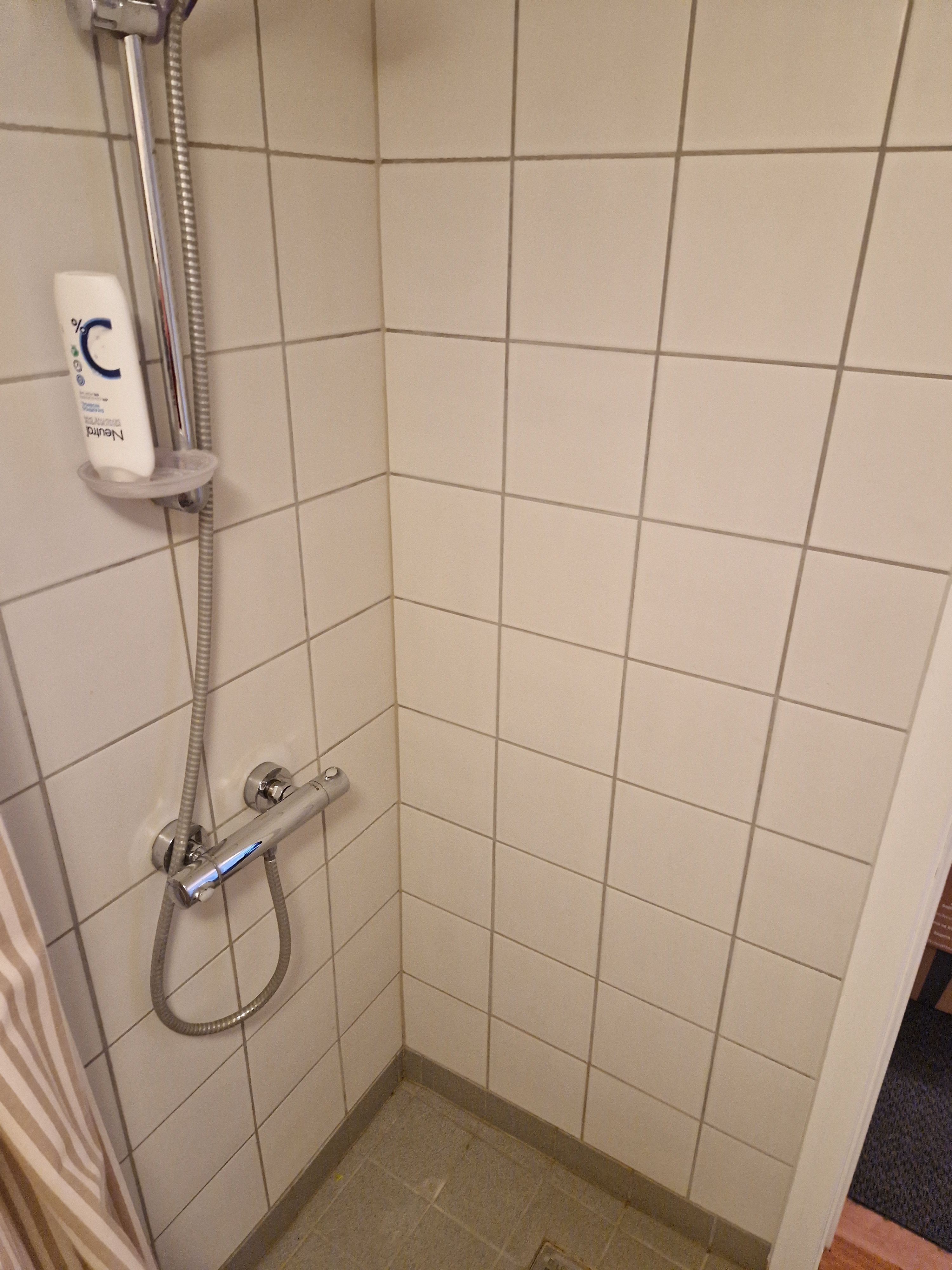 Renoveret 3-værelses på Frederiksbjerg i 2 plan. Delevenlig for 2.