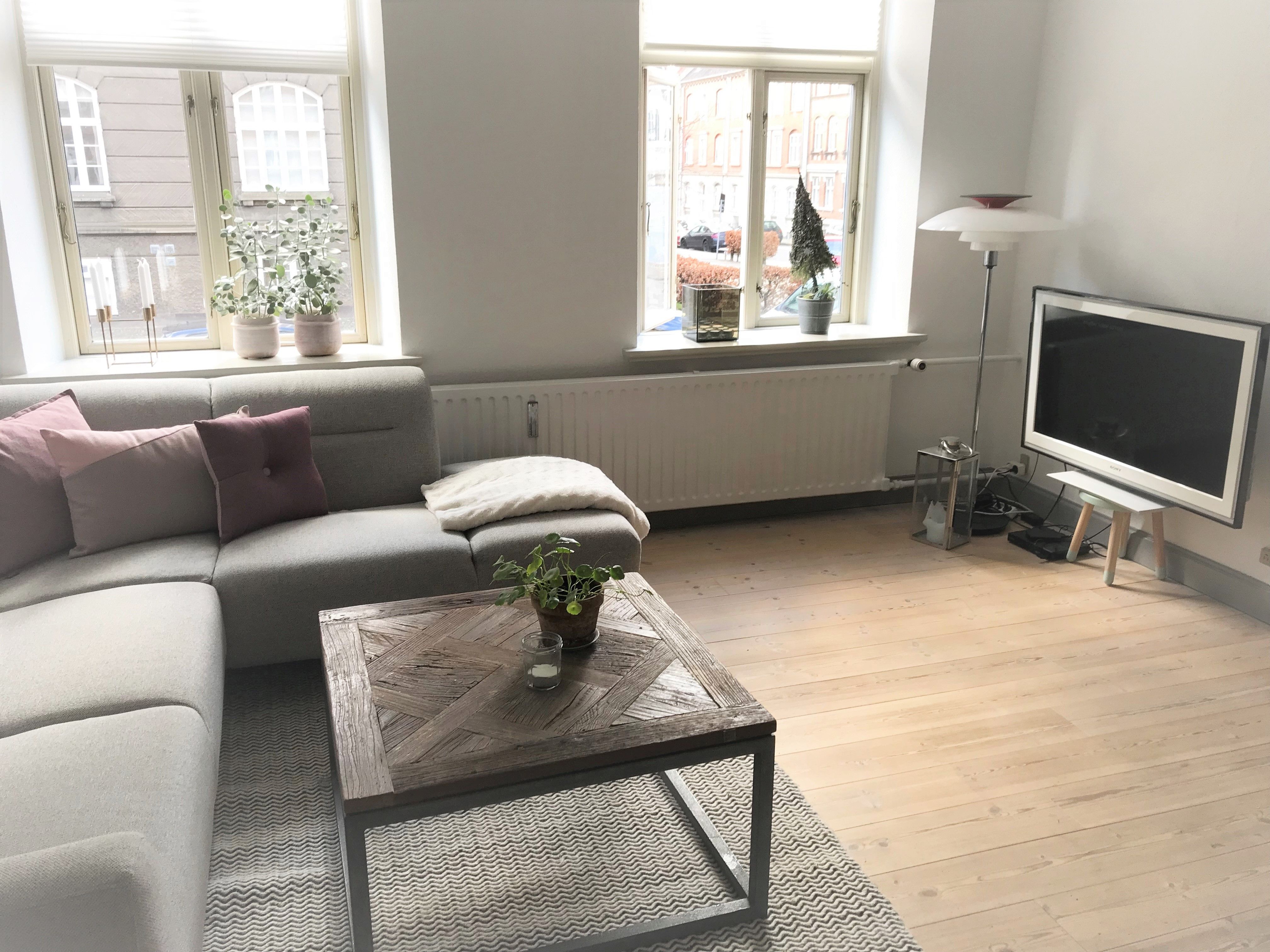 3-værelses højtliggende hyggelig stuelejlighedT. æt på centrum og havnefront