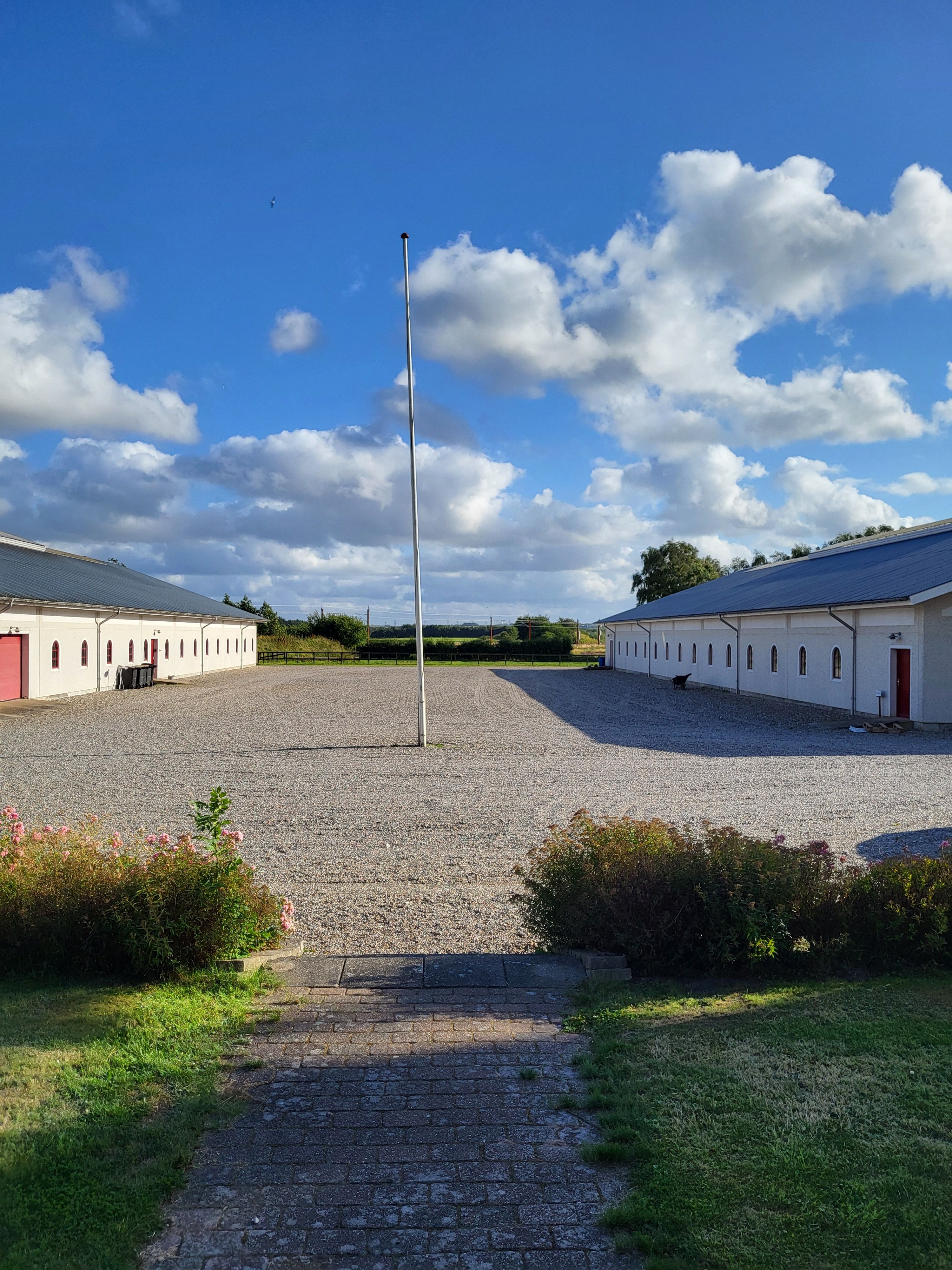 Hesteejendom med gode udbygninger
