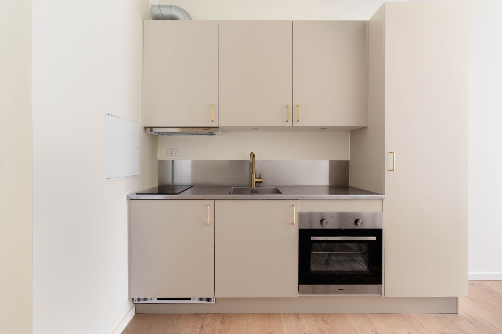 Fully furnished apartment,  with all kitchen utilities, with wifi, heating. (25 available apartments perfect for a company with multiple employees)