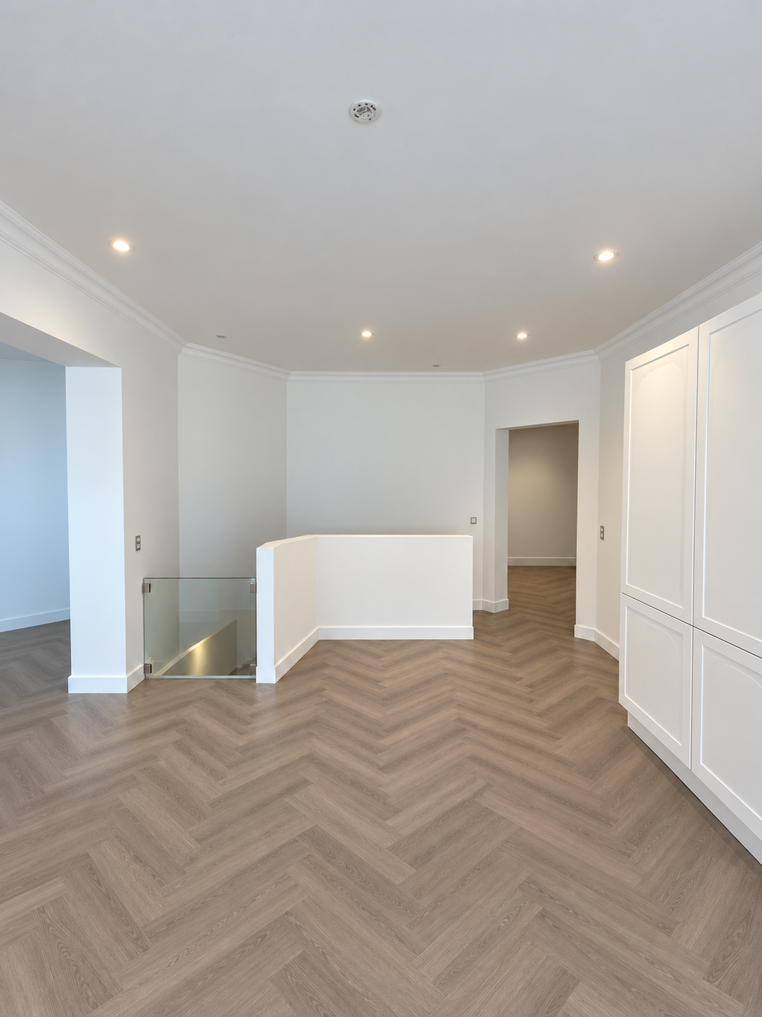 Totalrenoveret 5-værelses lejlighed på Østerbro på 142 m² plus meget anvendelig kælder på 42 m² 