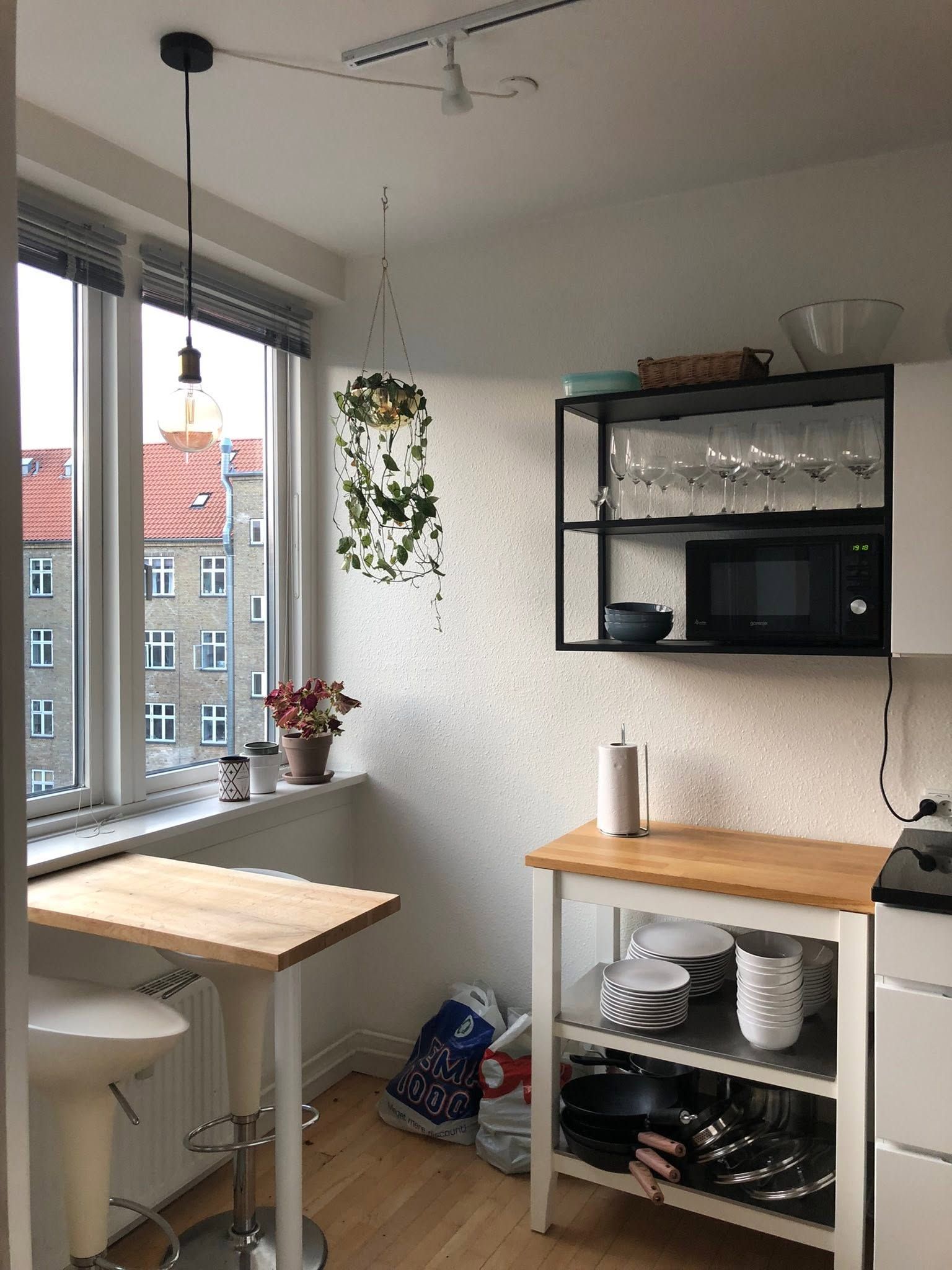 Delvist møbleret lejlighed til leje - tidsbegrænset fra start november til midt december