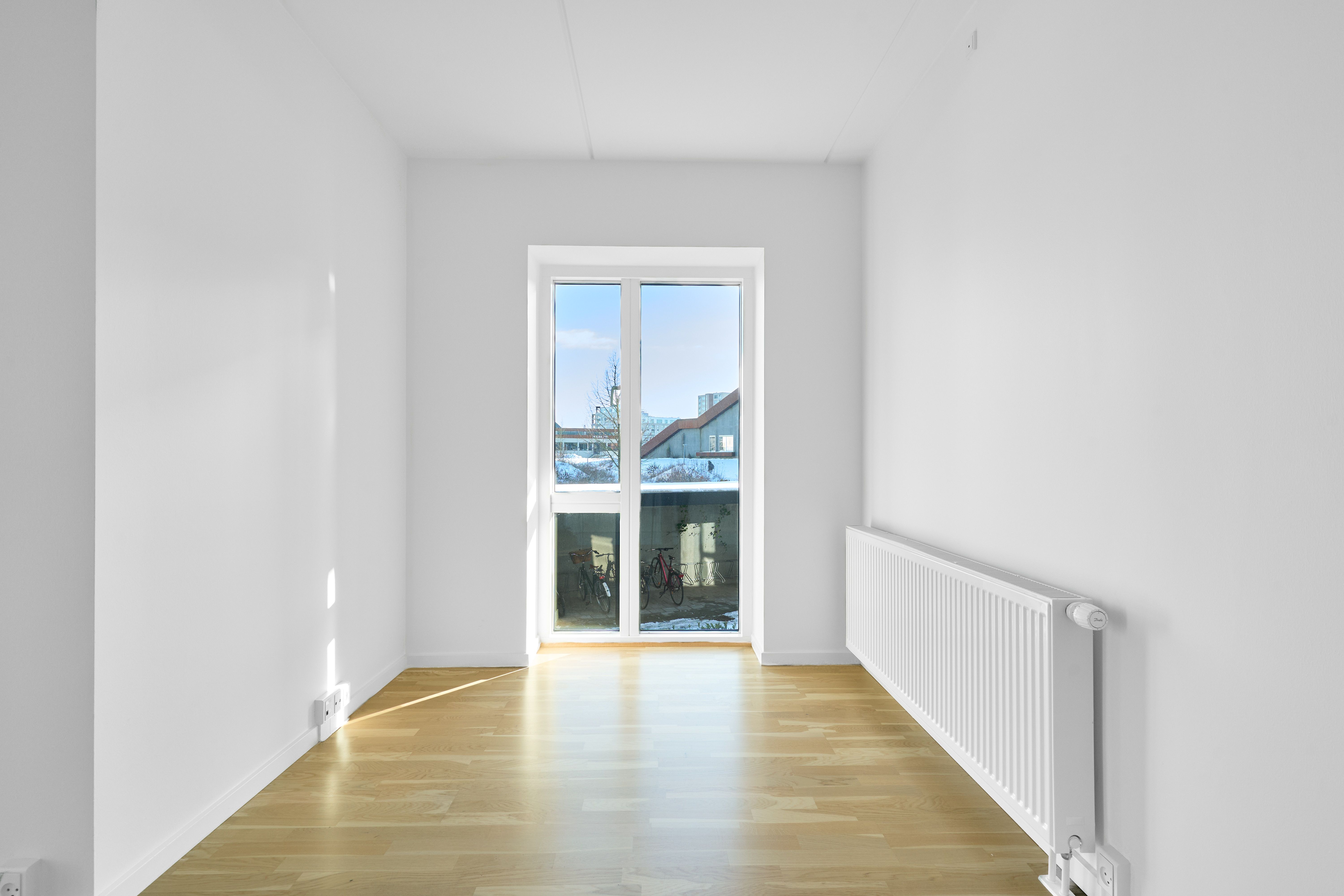 Bo centralt i Odense C – lys 2-værelses med altan