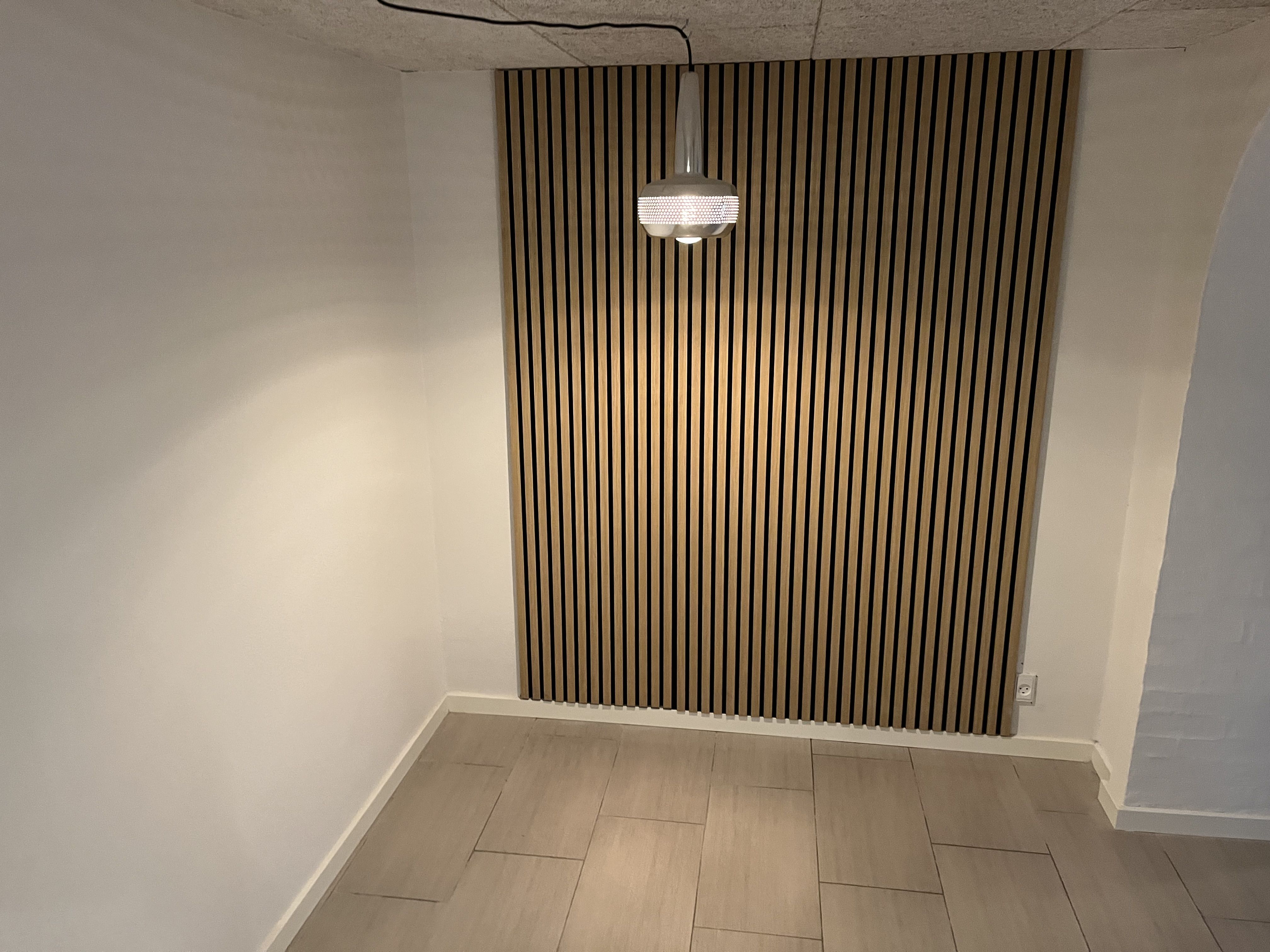 Kælder lejlighed 50m2 leje 4300 pr md incl lys,vand , varme og internet 