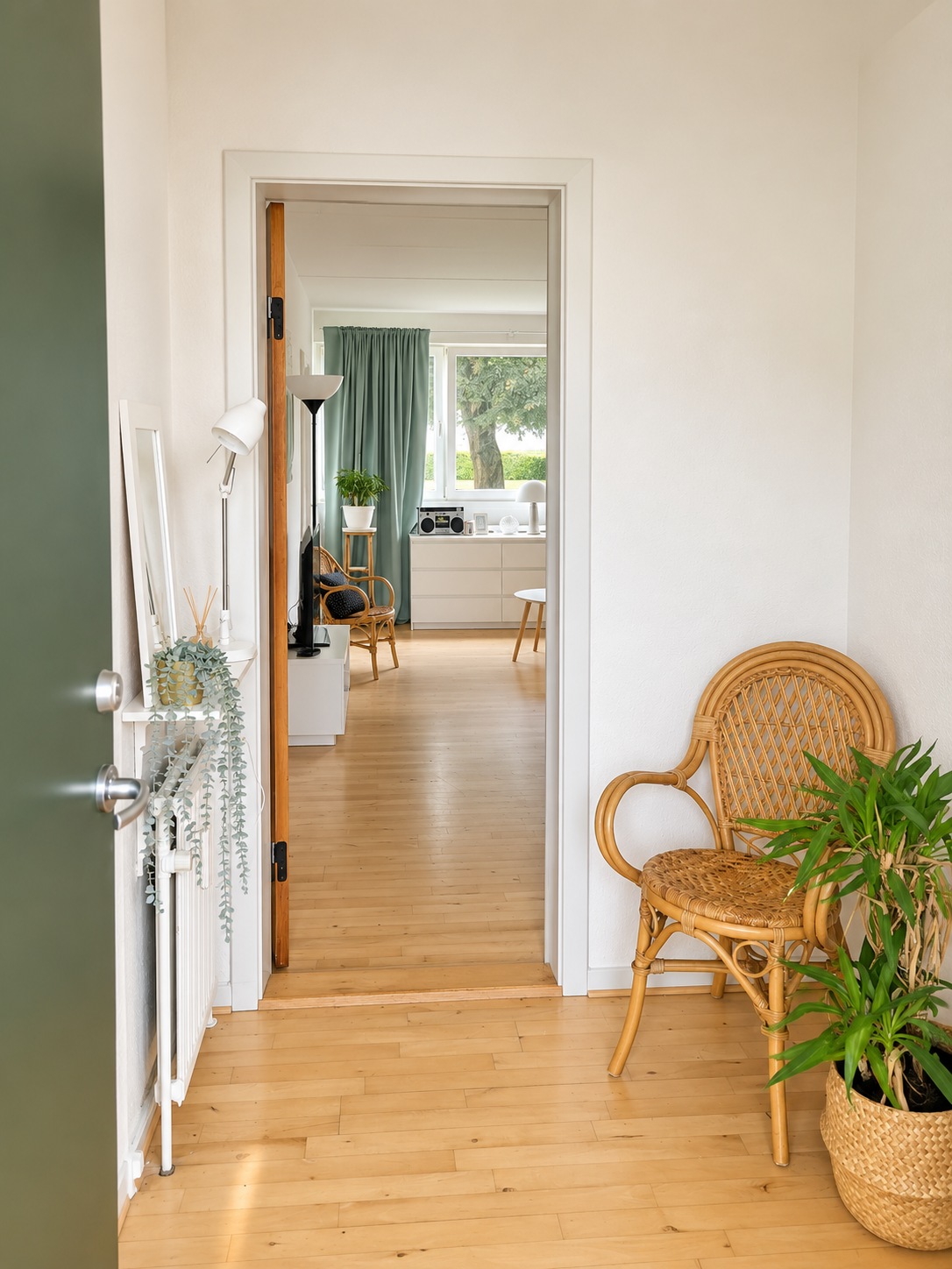 Lys og veldisponeret 2-værelses lejlighed på 58 m² med lukket altan i Dalum med parkering!