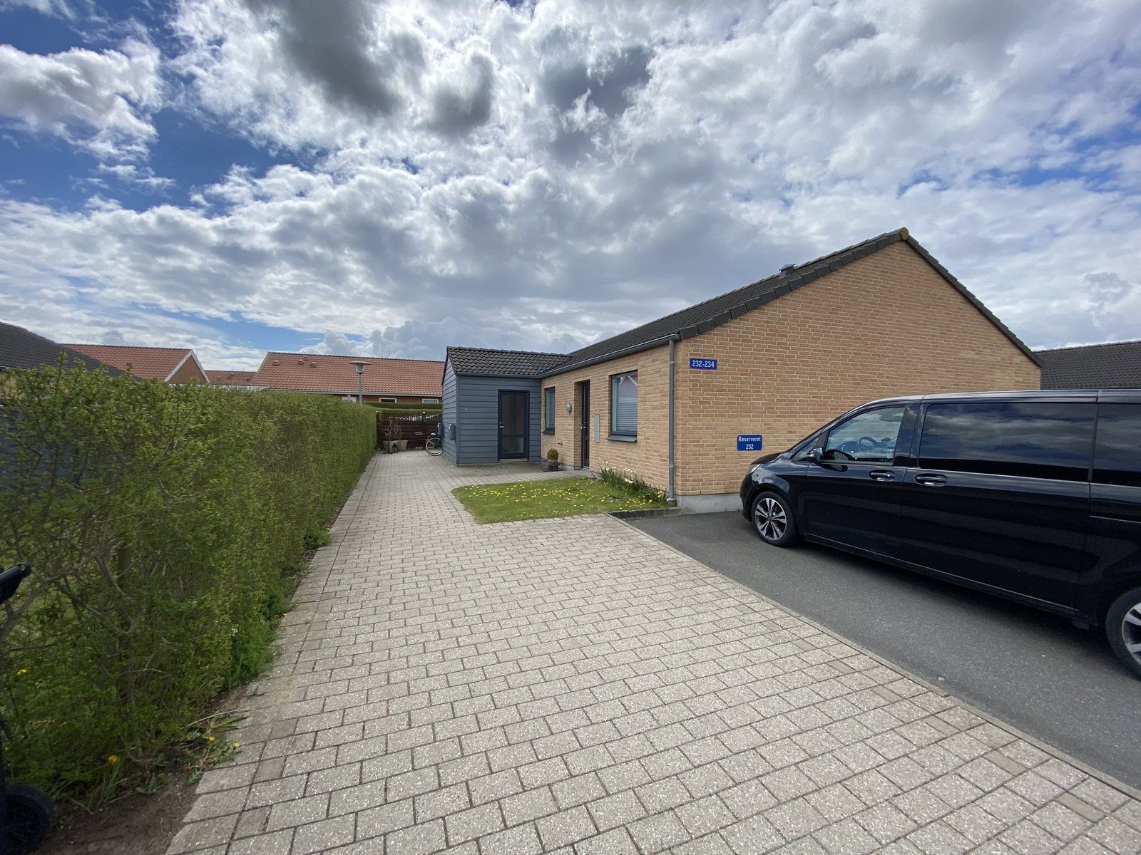 4-vær. rækkehus med have og parkering