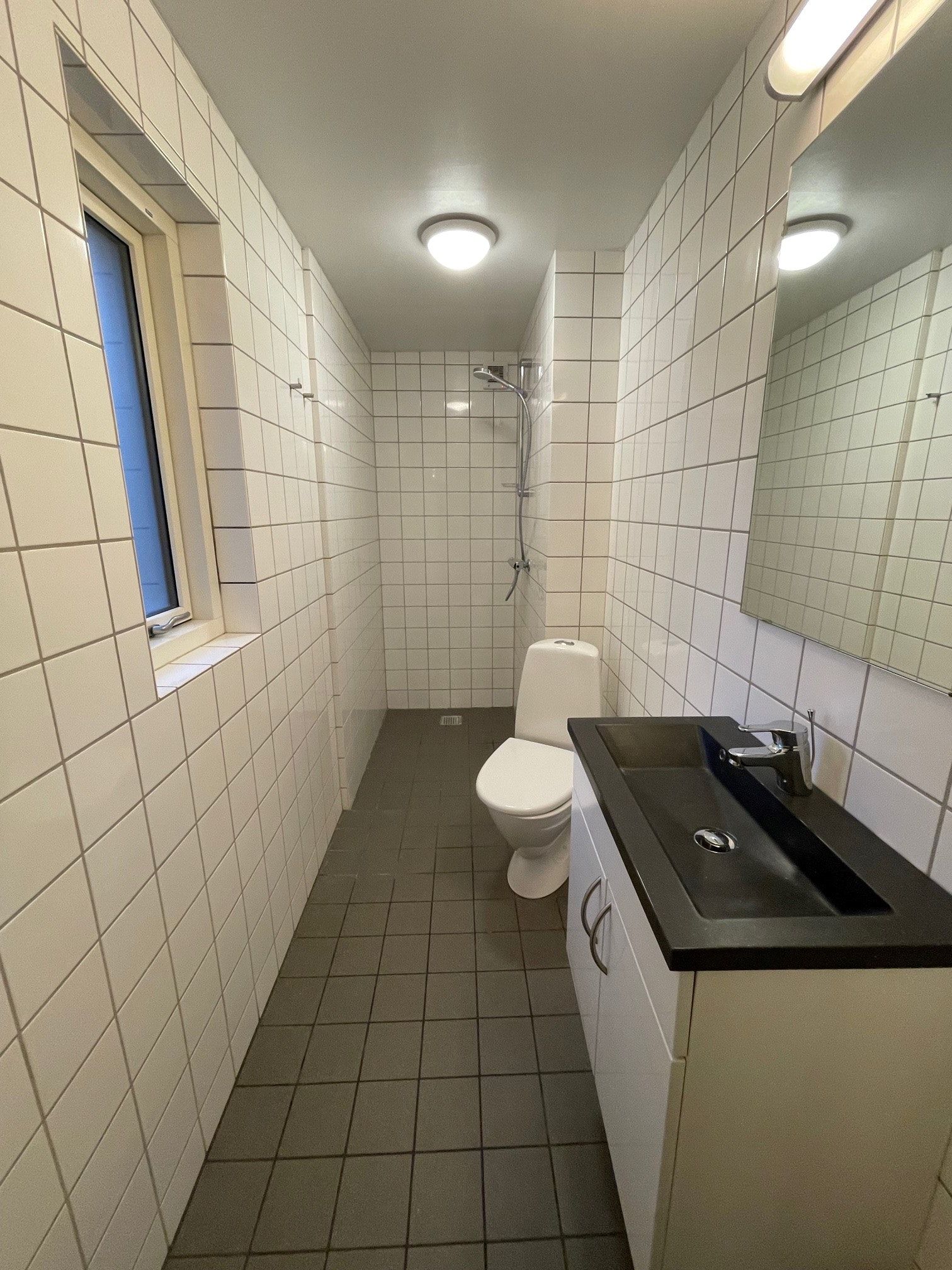 Spændende og moderniseret citylejlighed med nyere køkken og bad – centralt beliggende i Randers.