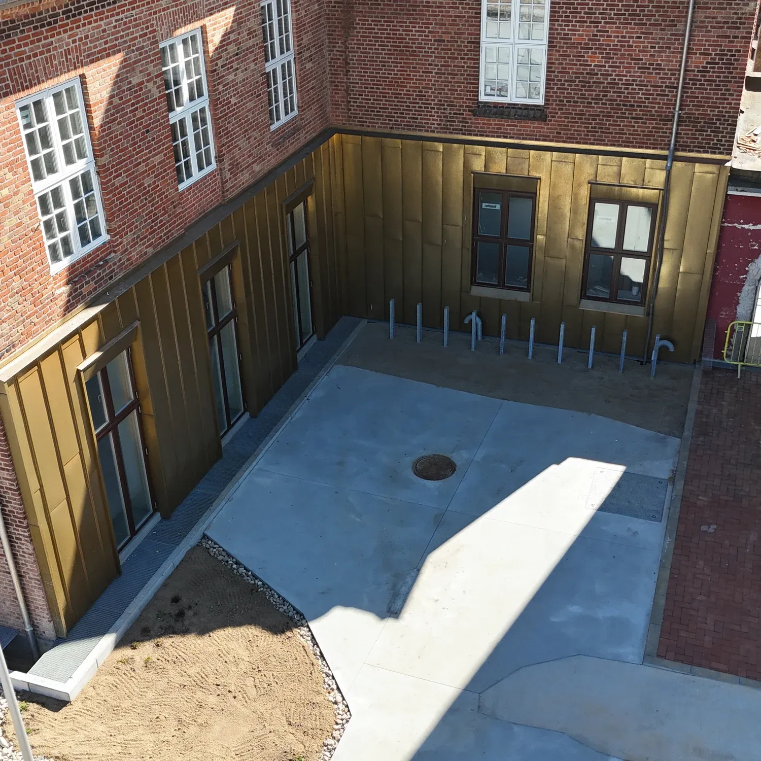 Velkommen til Lejerbos ny afdeling i hjertet af Herning. Her omdannes den historiske sygehusbygning til 126 moderne almene boliger, hvor vi bevarer bygningens unikke arkitektur og kombinere den med nutidens rammer.