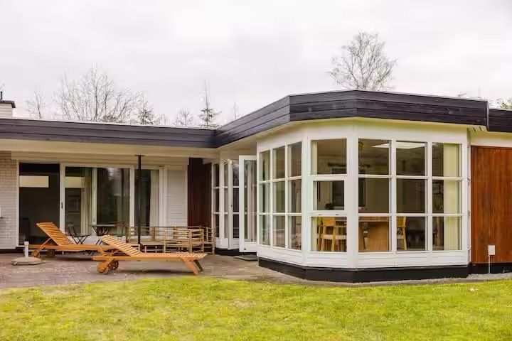 Fully furnished with own parking, big garden 