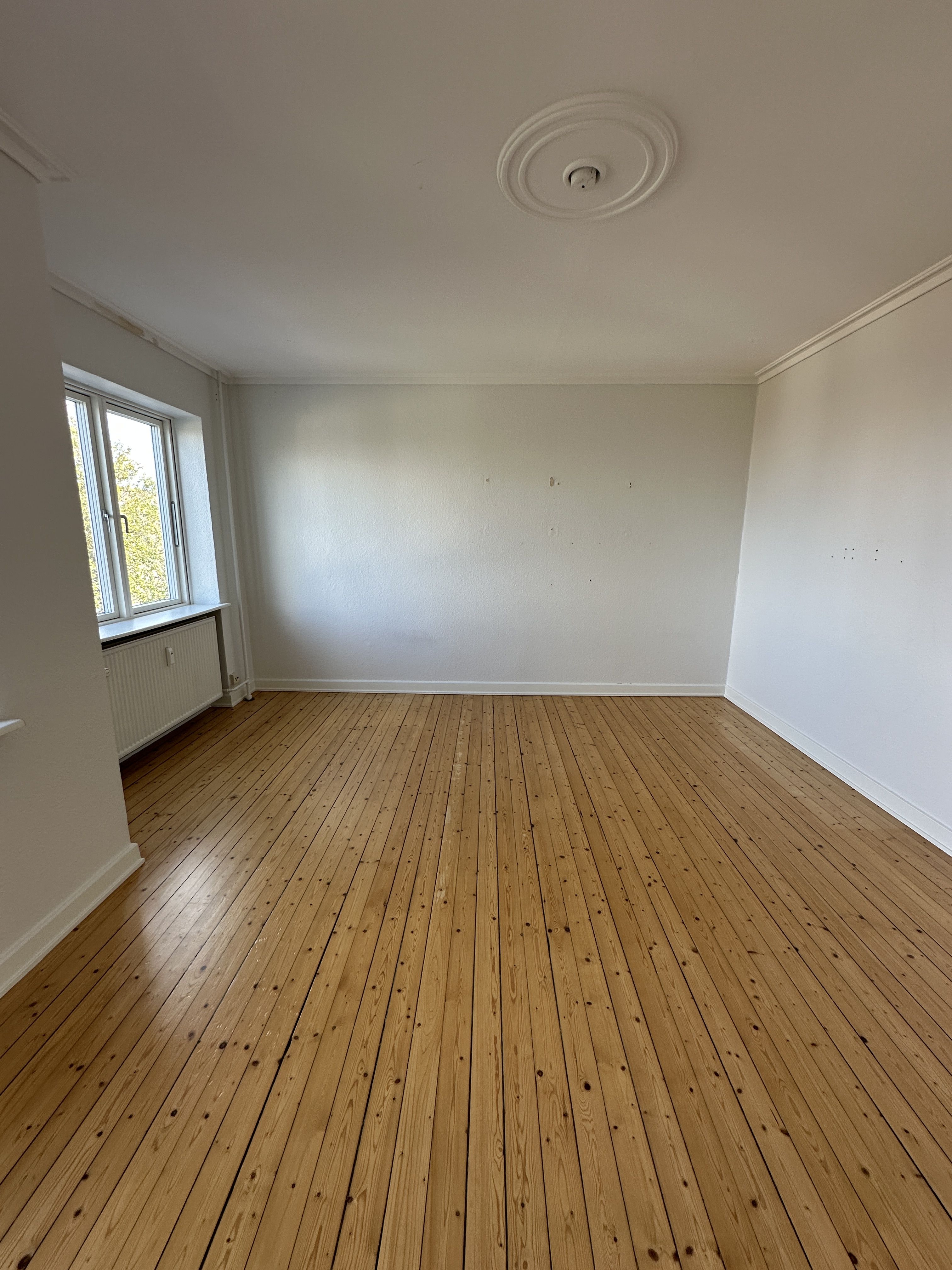 FIN LEJLIGHED I ØGADEN