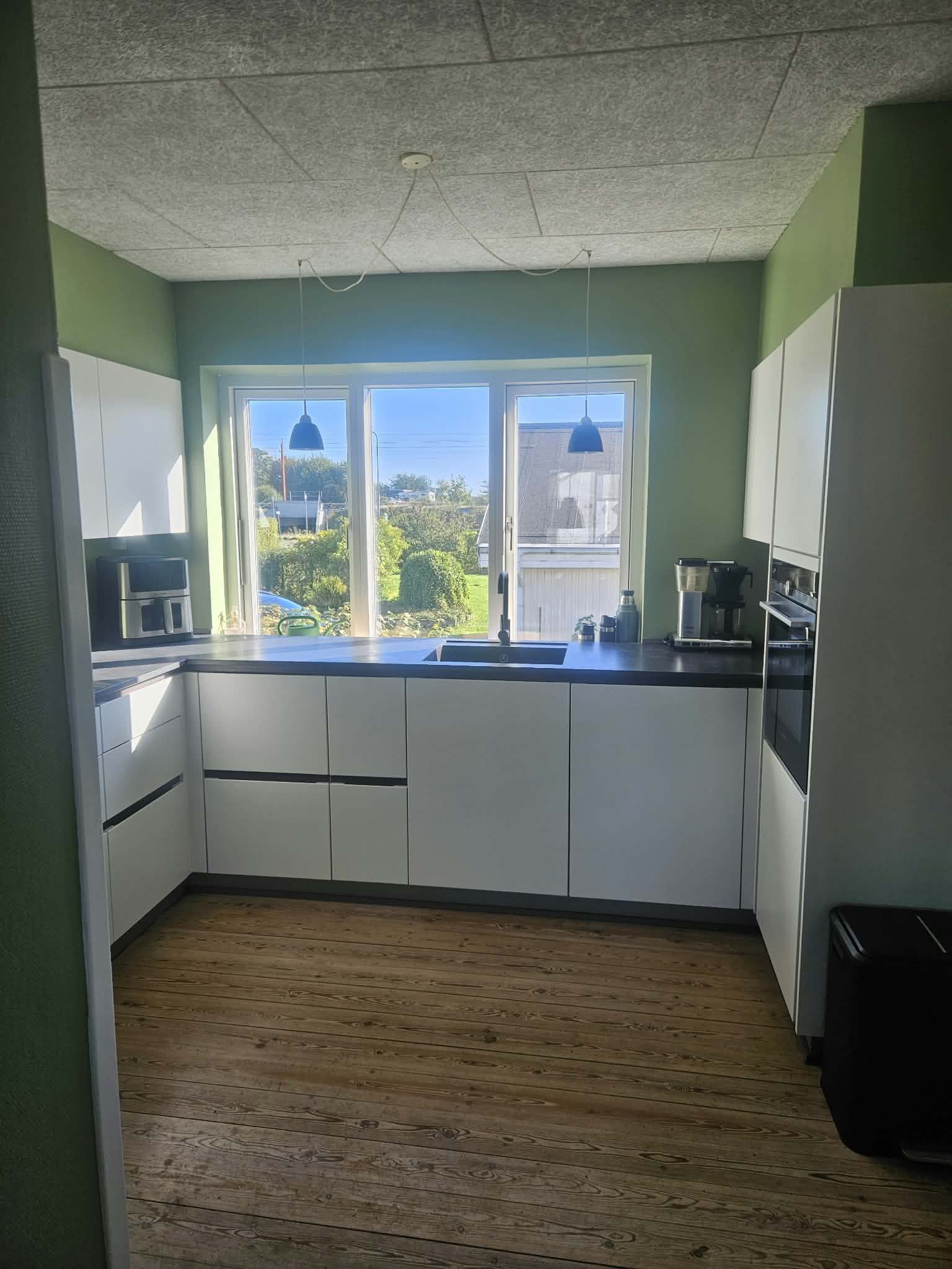 Charmerende hus med 144 m² anvendelig plads, stor have og central beliggenhed