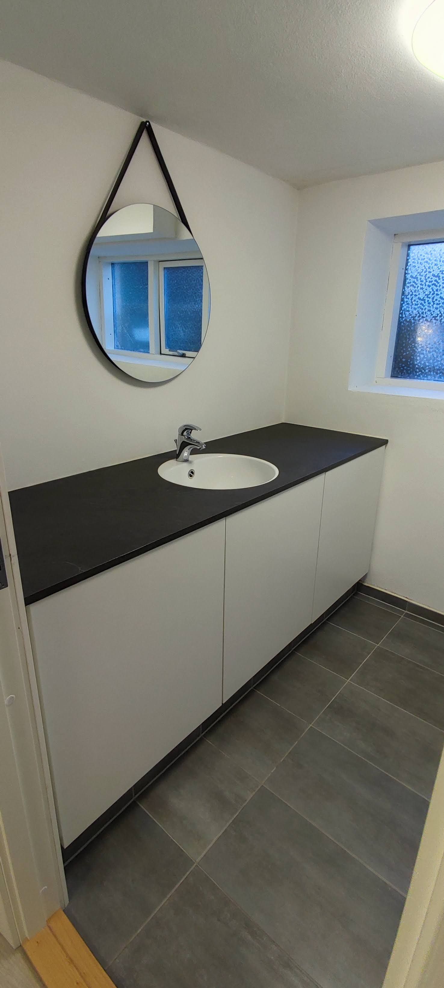 2 vær. Eget køkken & bad/wc/opvasker