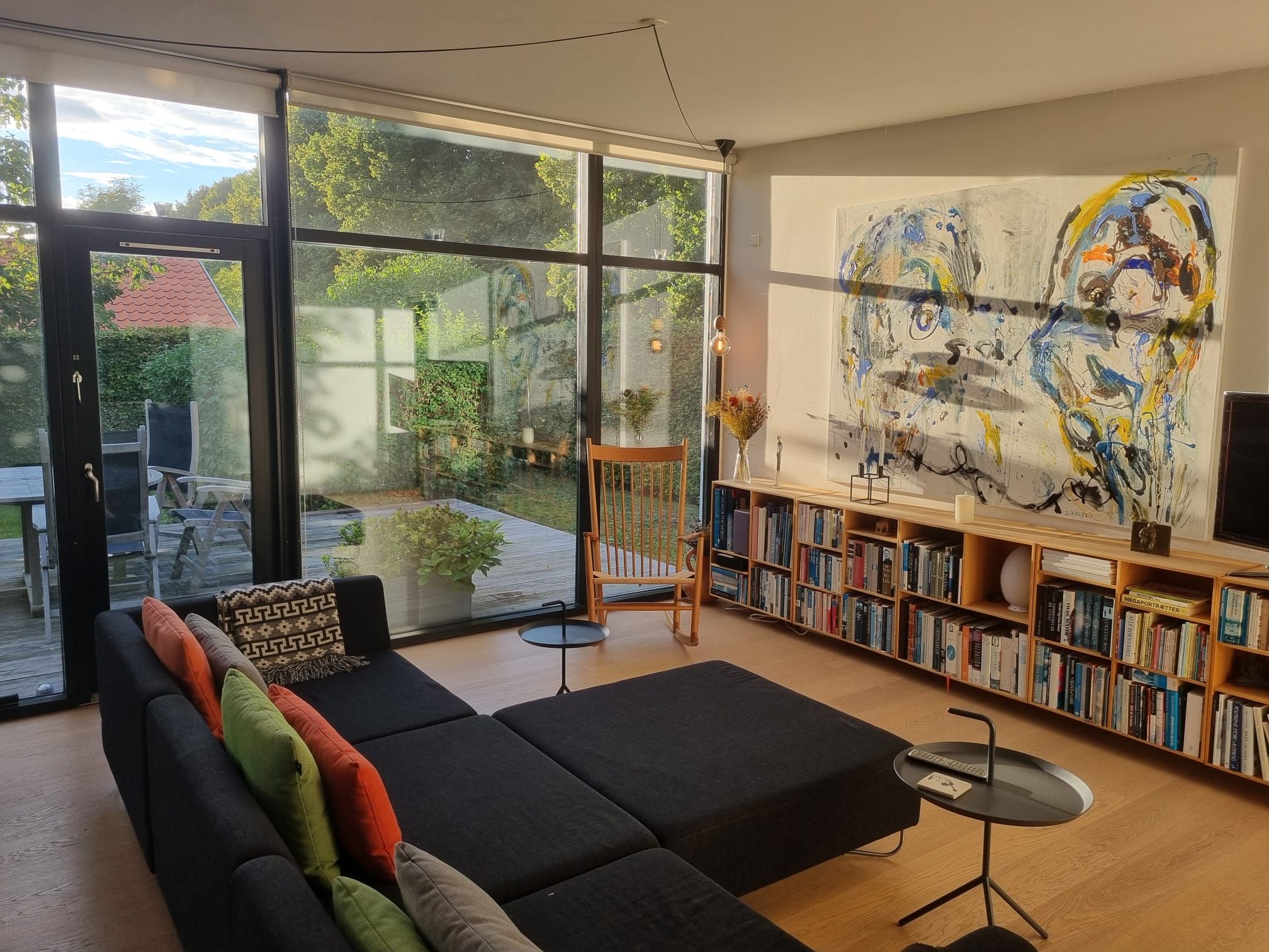 Arkitekttegnet hus - ideelt for familie med op tre-fire børn (fuldt møbleret)