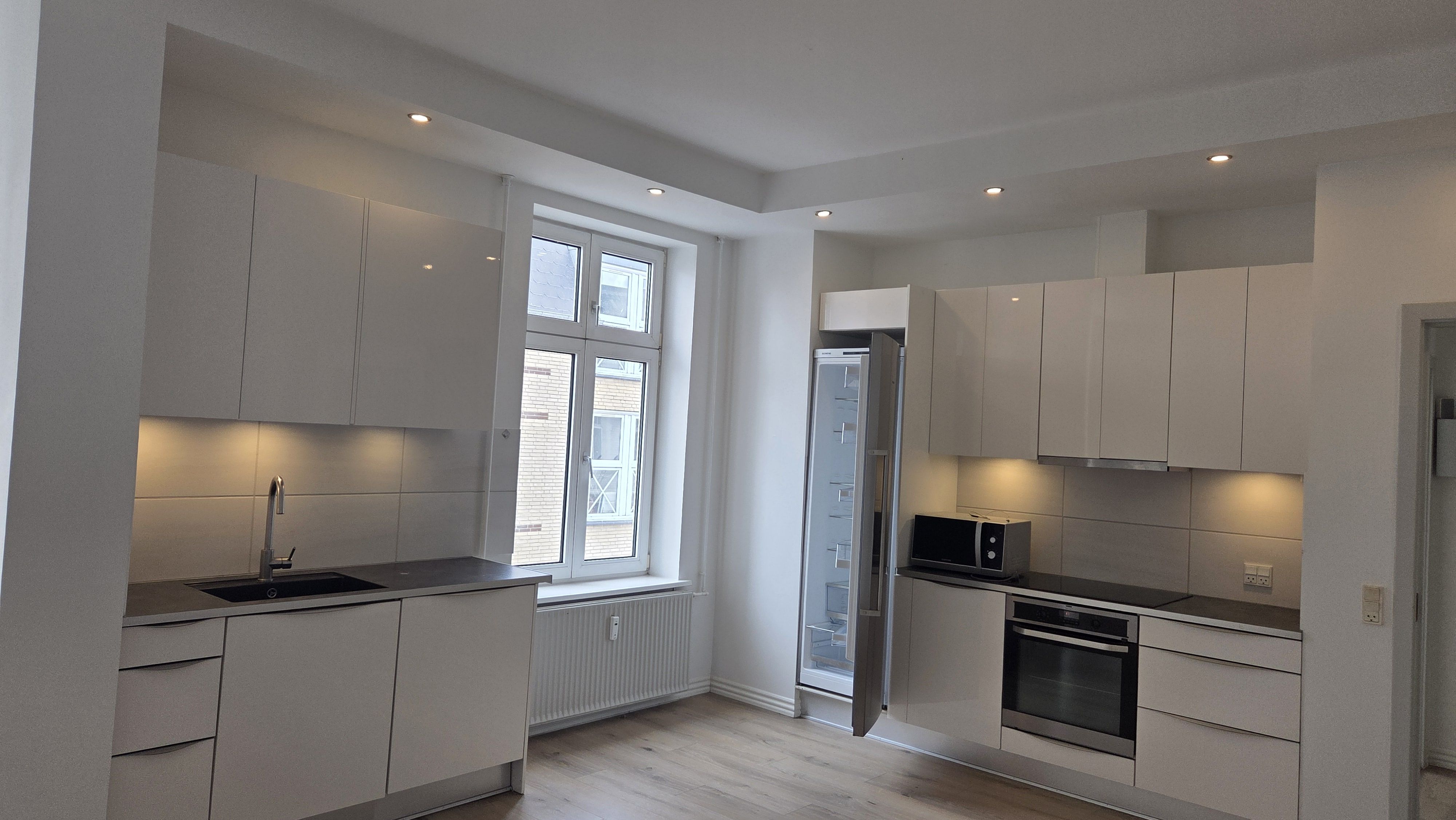 Indflytningsklar og renoveret 3-værelses lejlighed på 80 m² – midt på gågaden i Gråsten