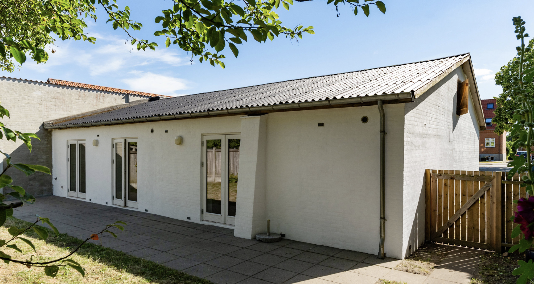 Delevenlig 5 værelses sammenbygget villa med egen have - Aabyhøj