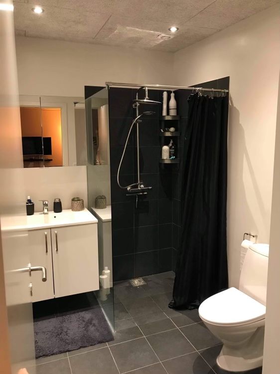 FLOT NYRENOVERET HUS TIL LEJE MIDT CENTRUM