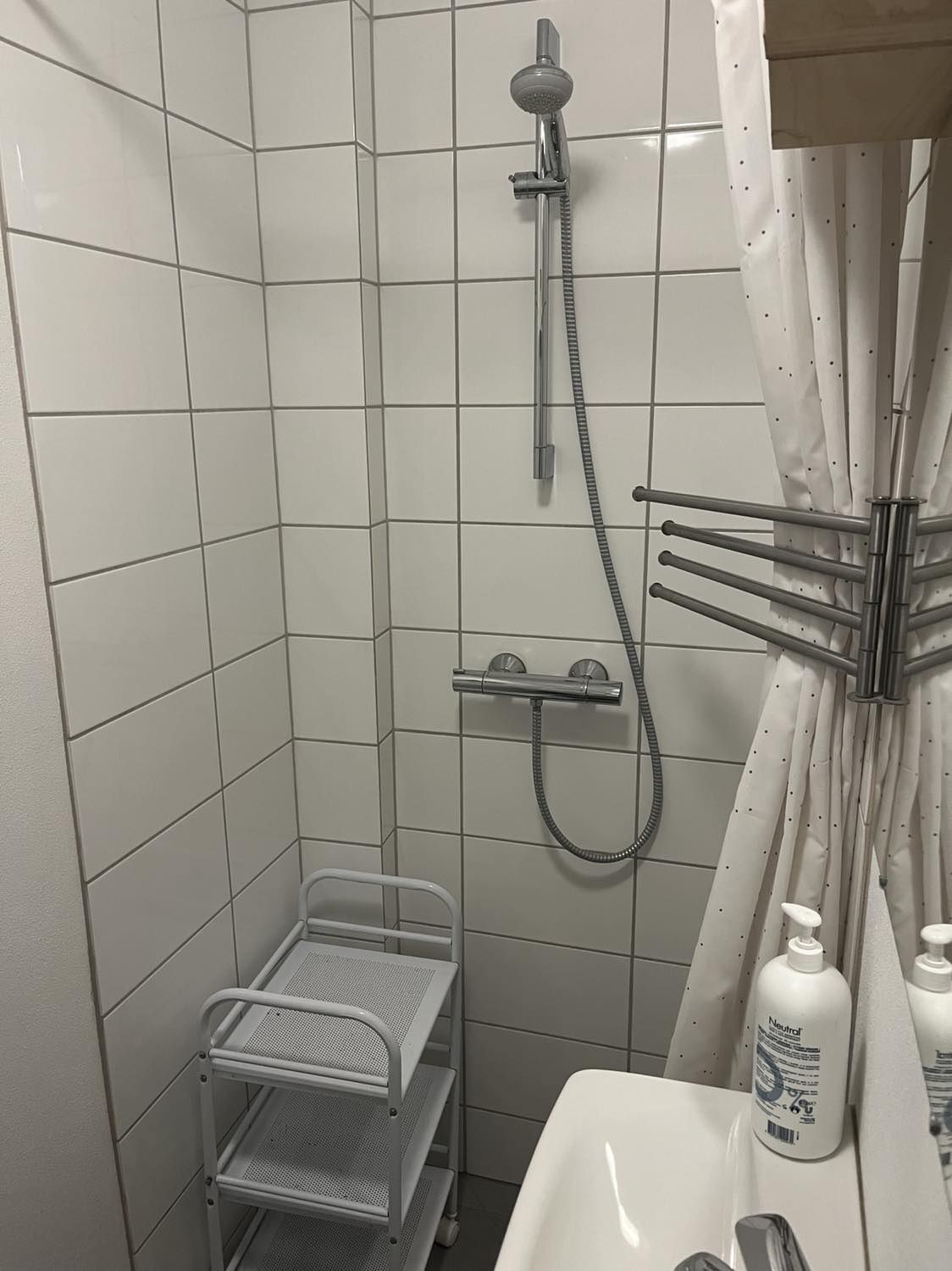 Lille værelse med eget te køkken og bad