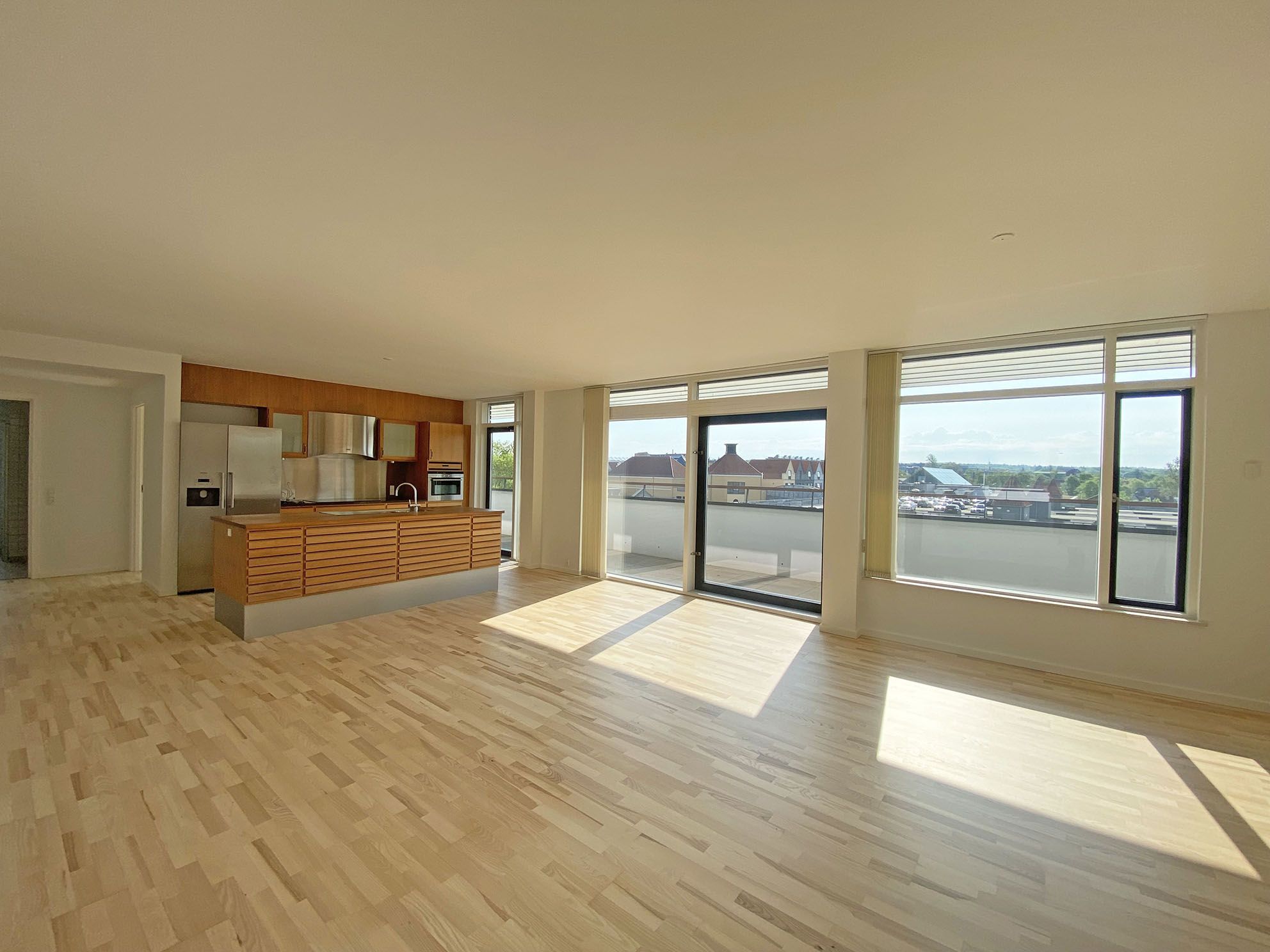 Attraktiv penthouse lejlighed med stort udendørsareal - udlejes i 12-14 mdr.