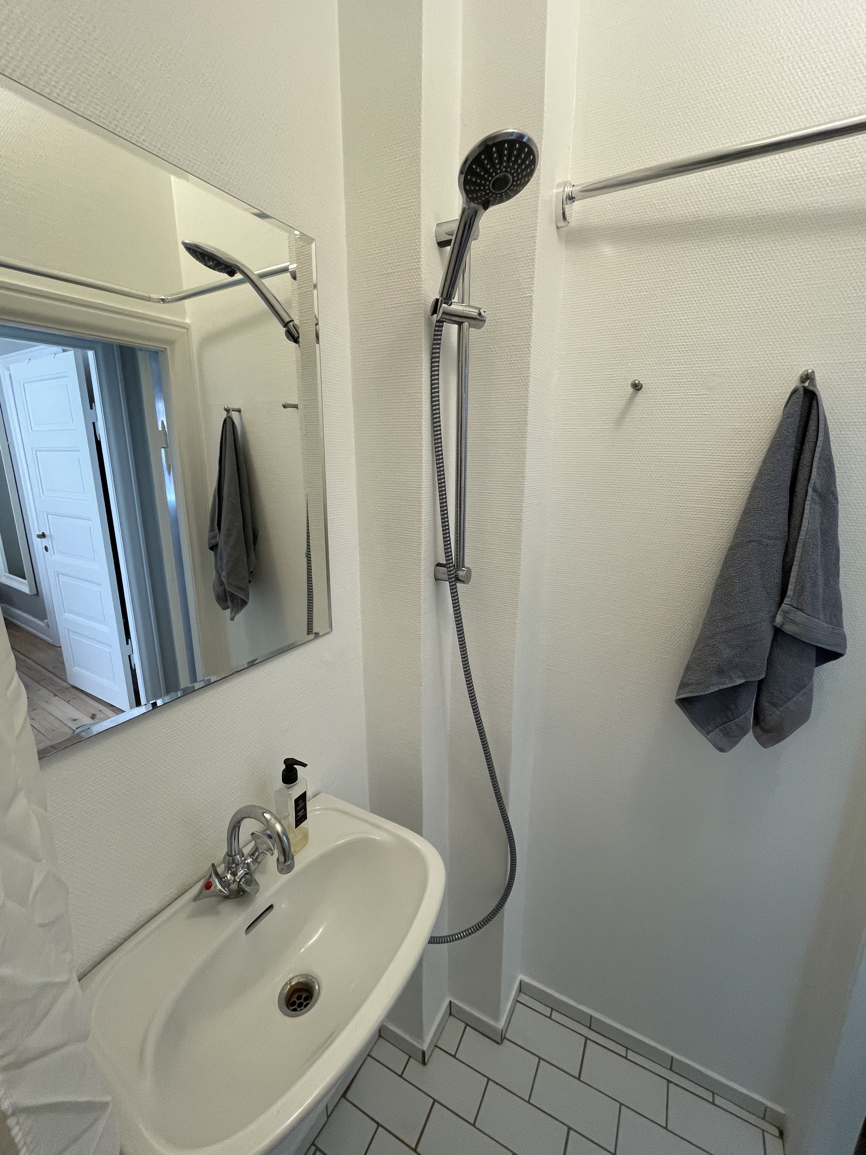 Furnished apartment available over the christmas