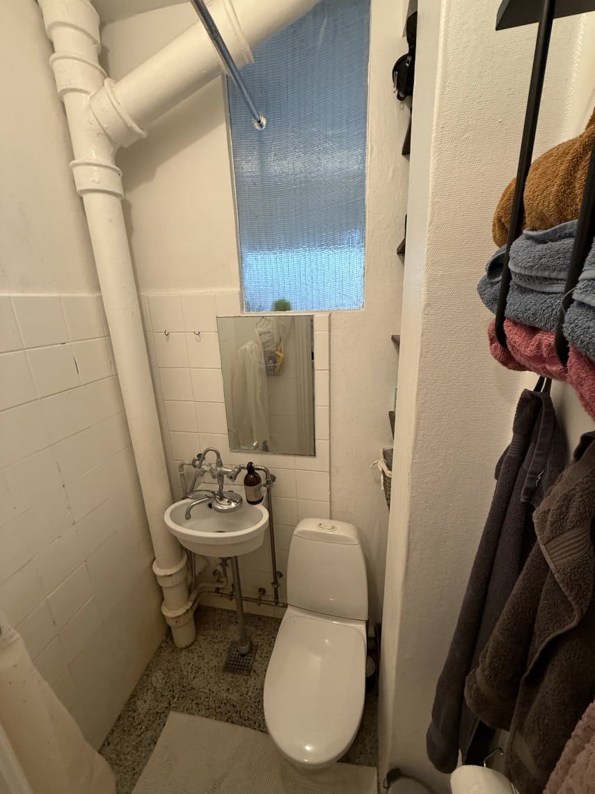 Furnished apartment with balcony, full kitchen and bathroom – close to the Metro and S-Train