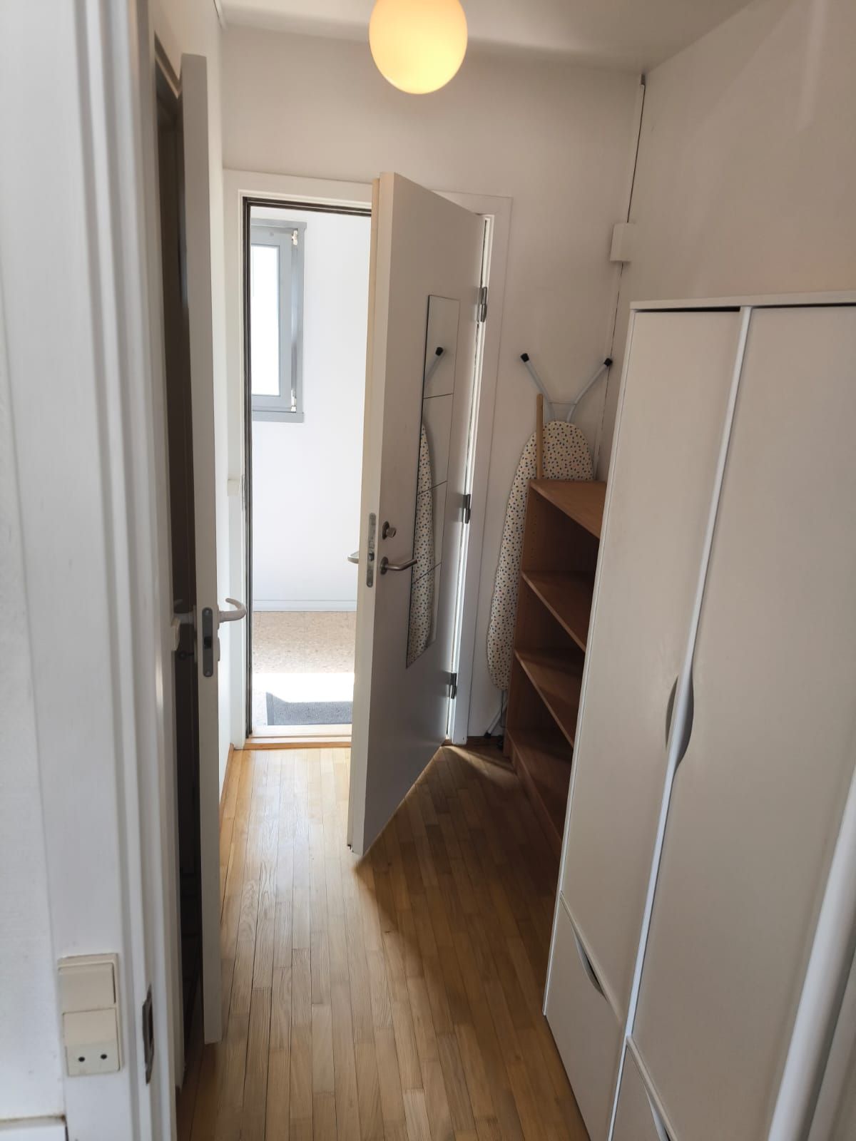 Furnished Studio for rent @Tåsingegade, Pulse Østerbro. Only 4 minutes walking distance from Poul Henningsens Plads metro station!