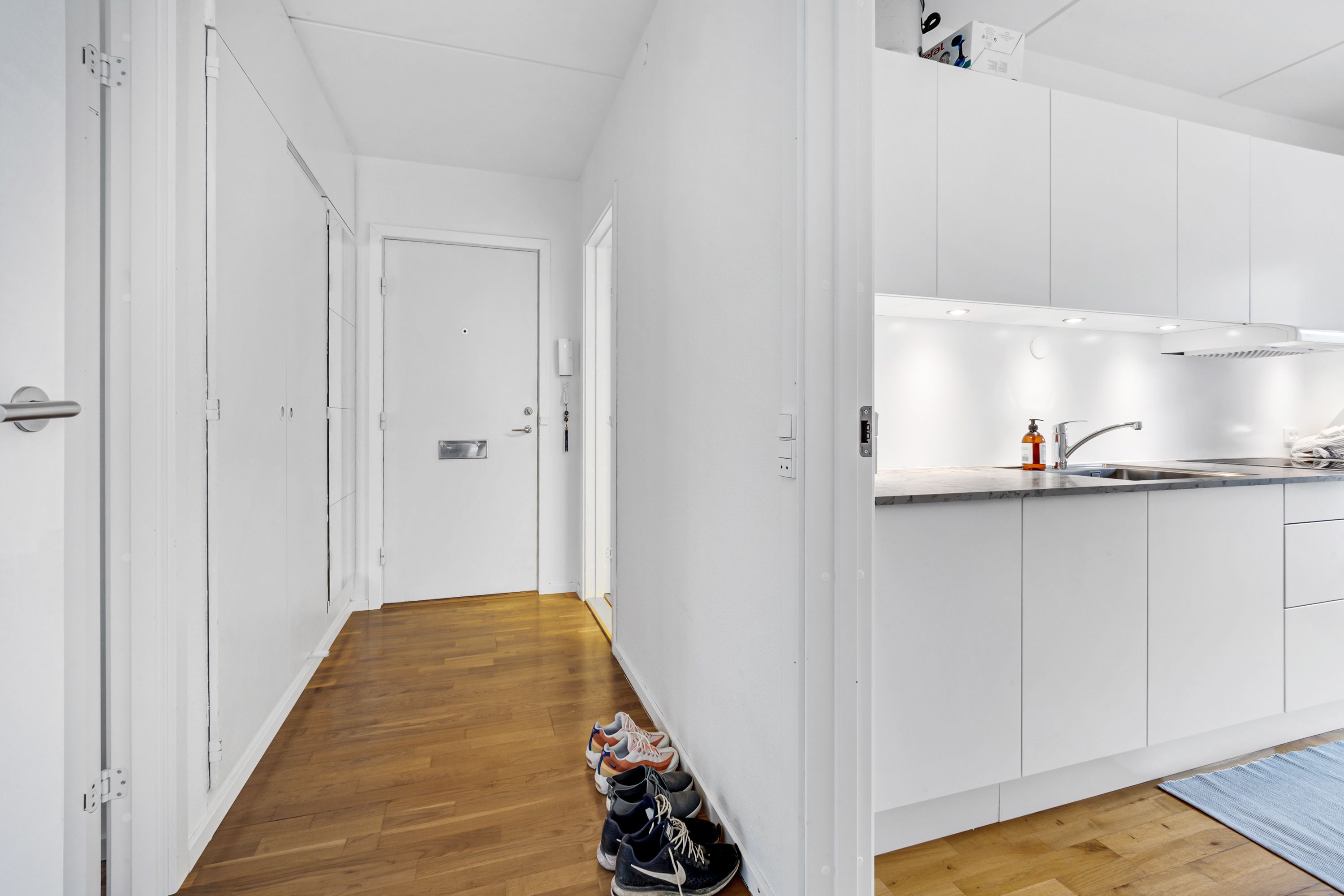 Lys og moderne lejlighed 70 m²  med have – 2980 Kokkedal